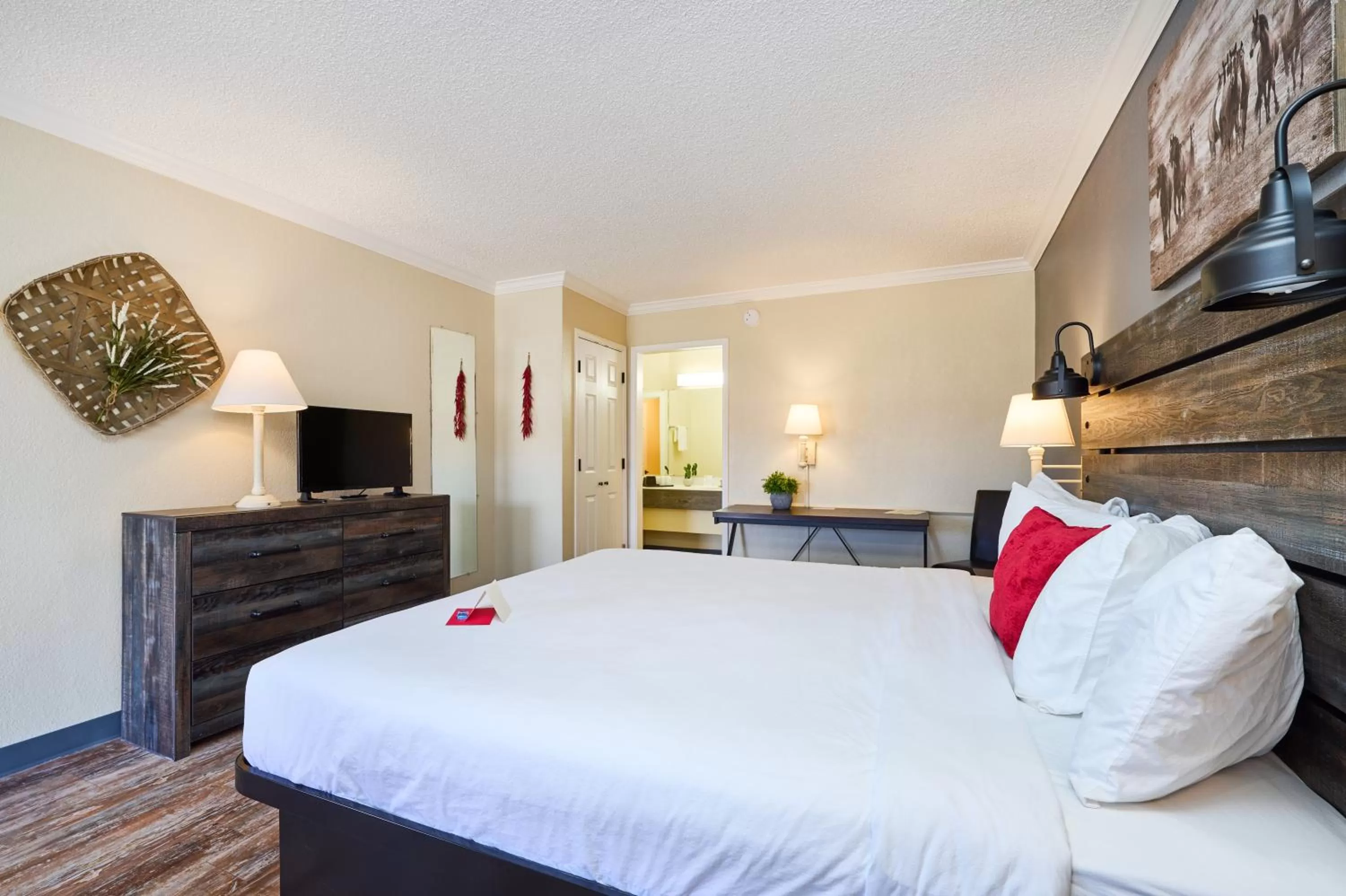 Photo of the whole room in San Mateo Inn