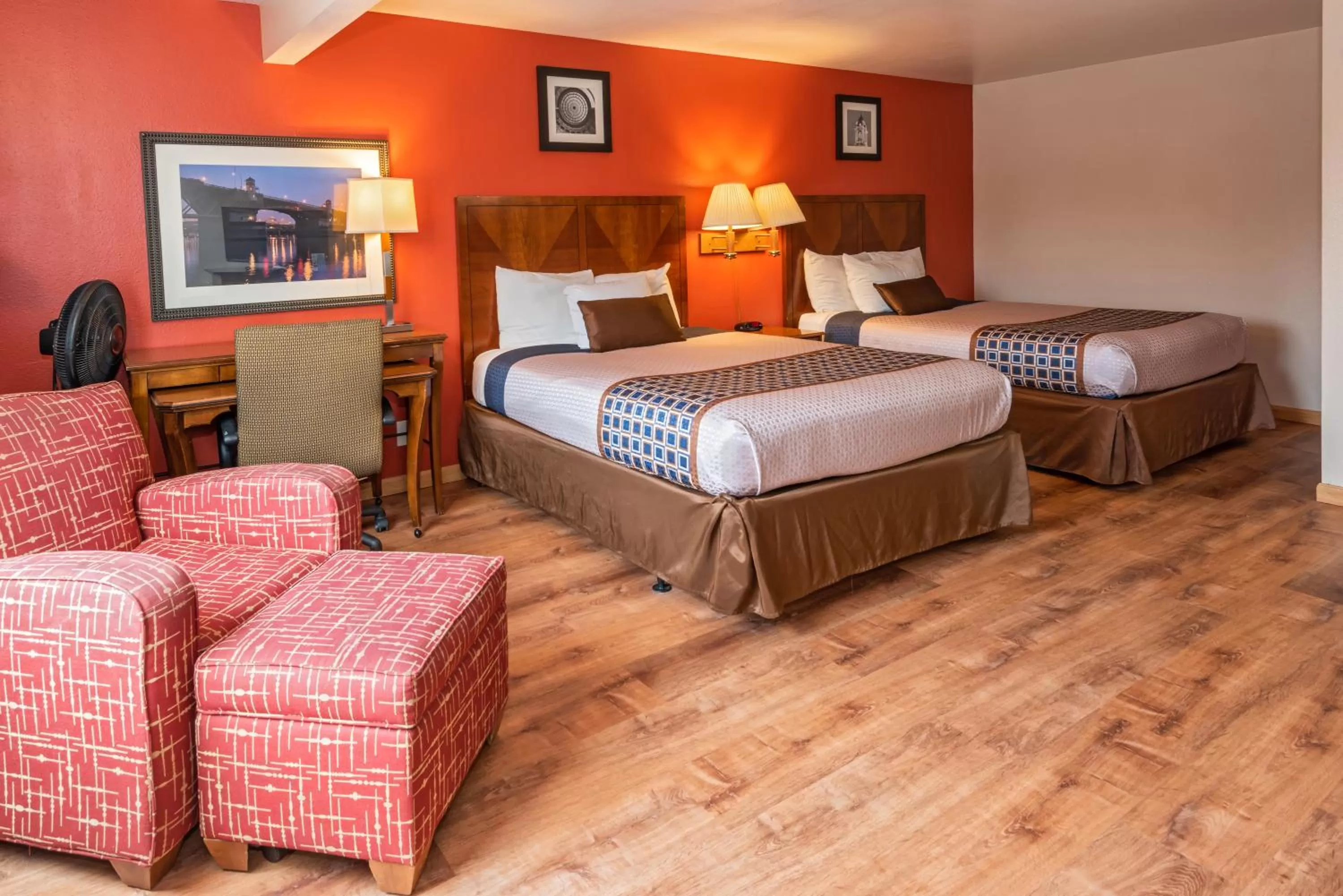 Standard Queen Room with Two Queen Beds in Flagstone Motel