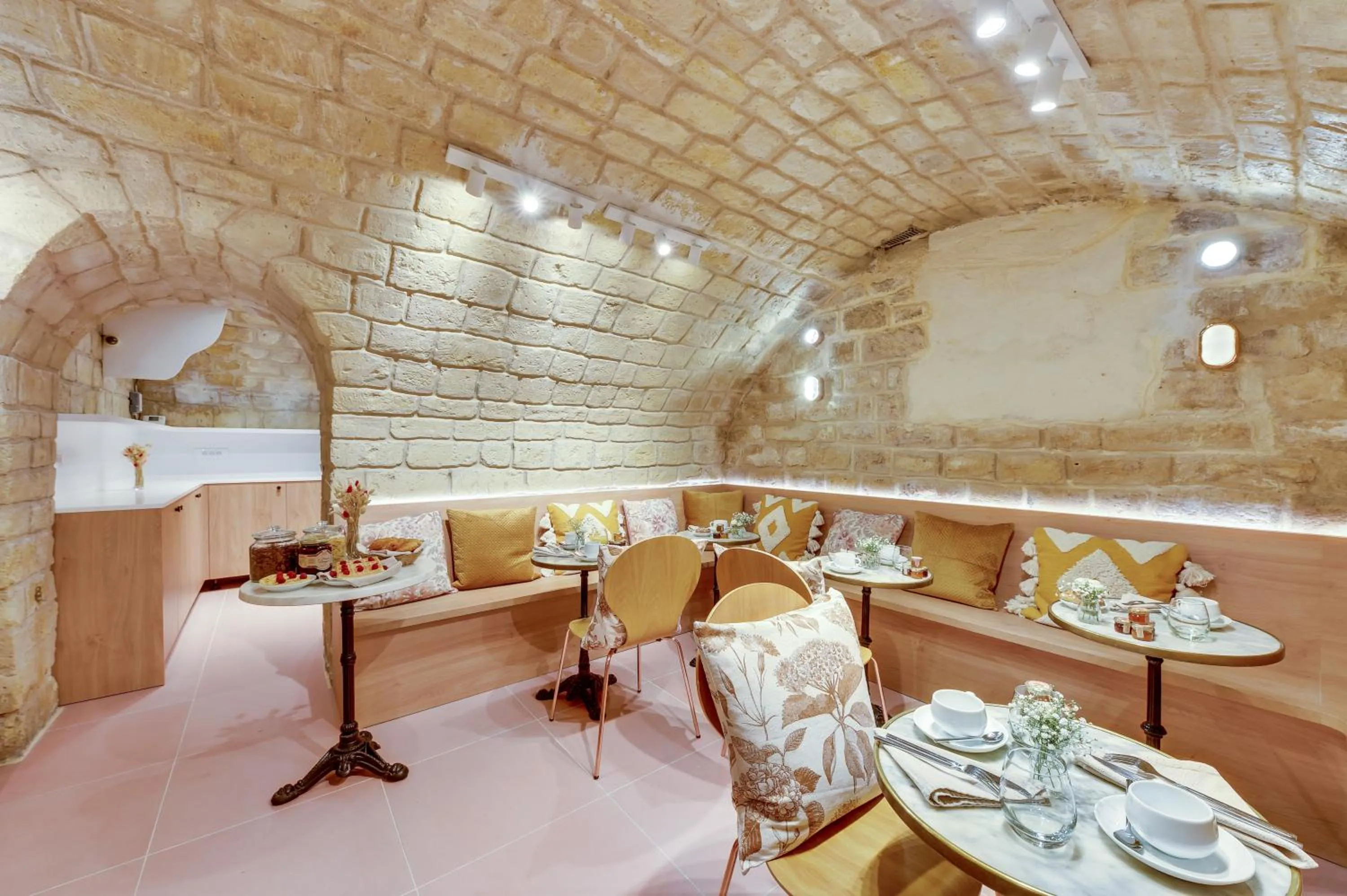 Restaurant/places to eat in Hôtel Alexandrine Opera