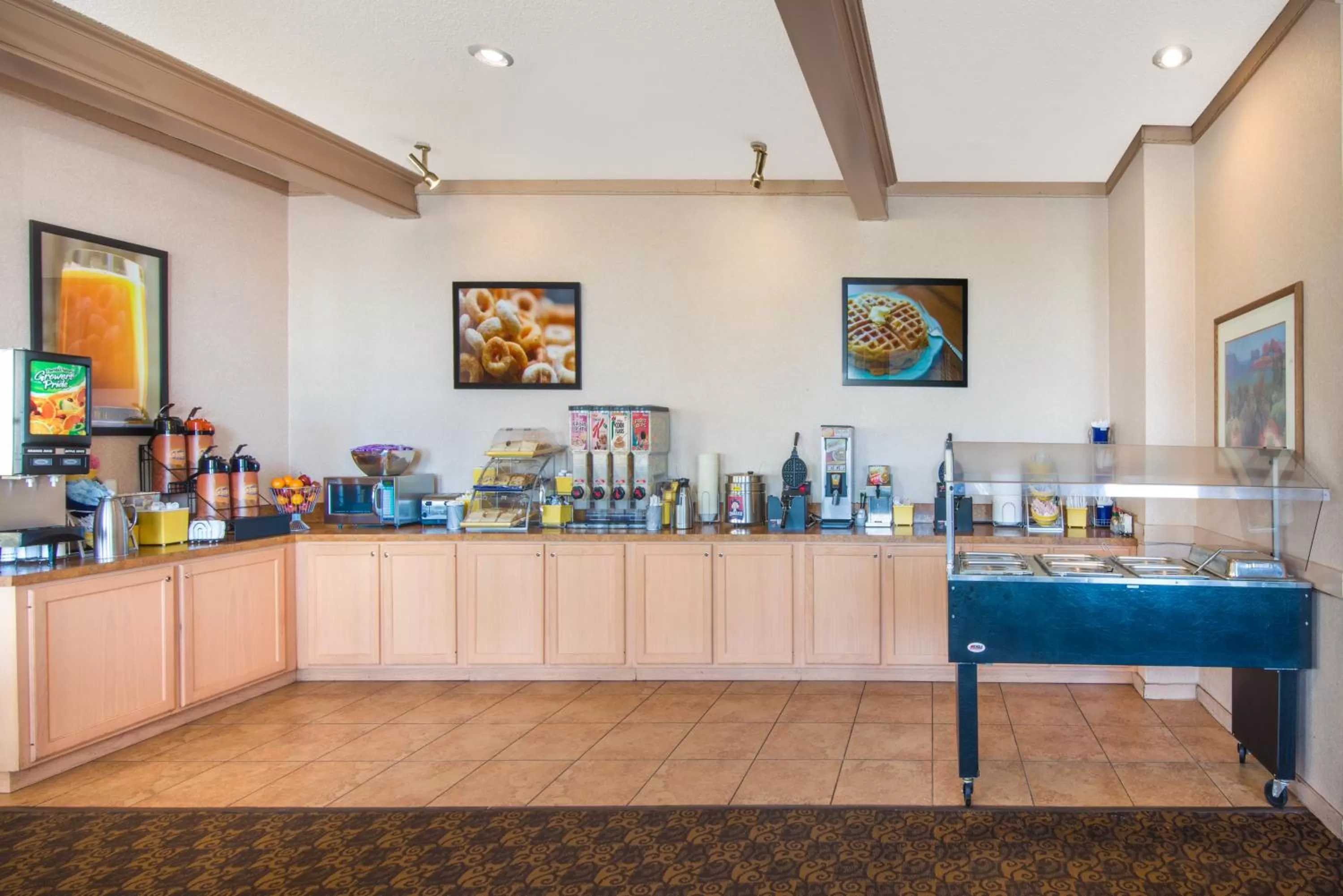 Breakfast in Days Inn & Suites by Wyndham Clovis