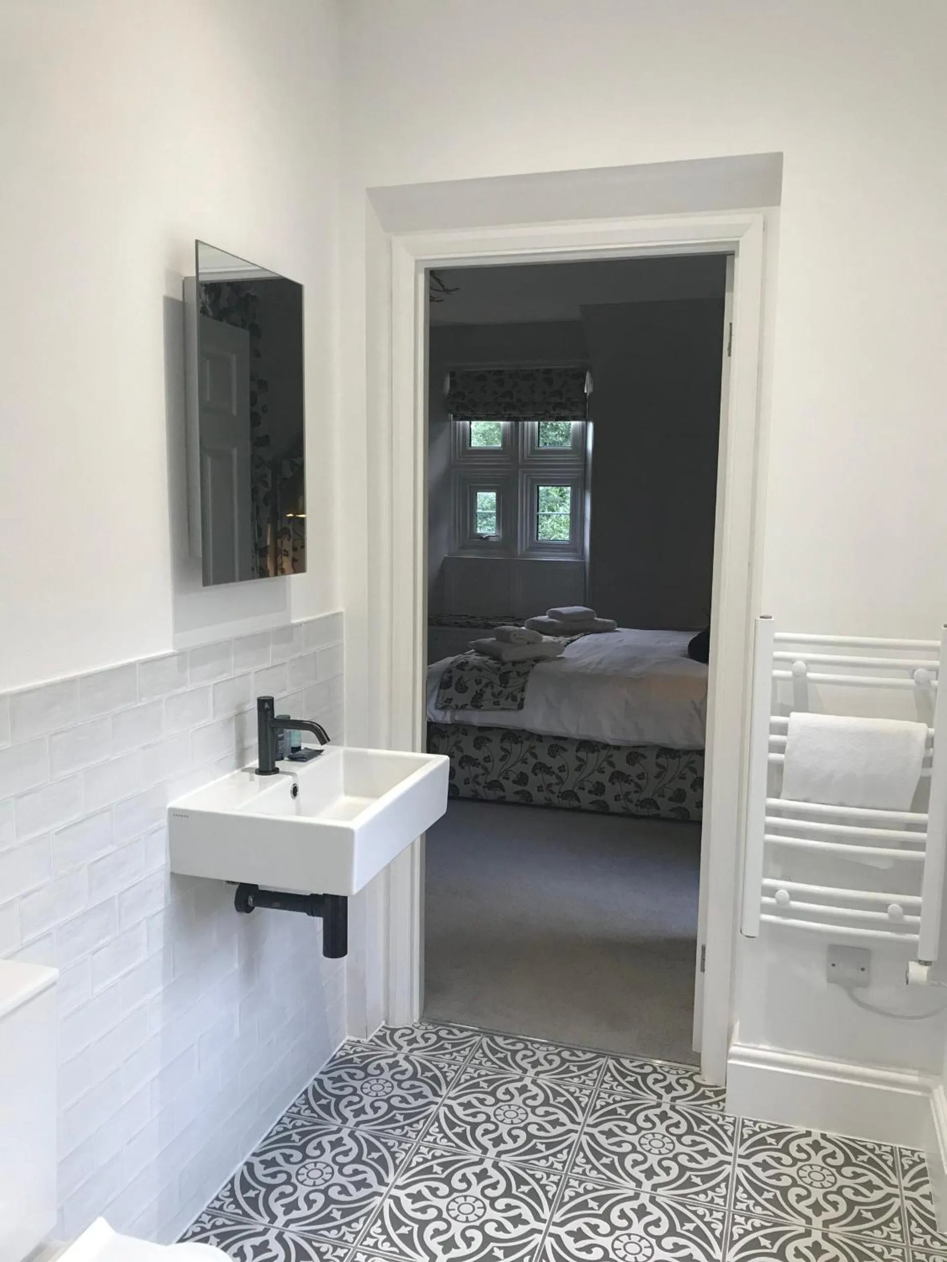 Bathroom, Bed in Welbeck Manor and Golf