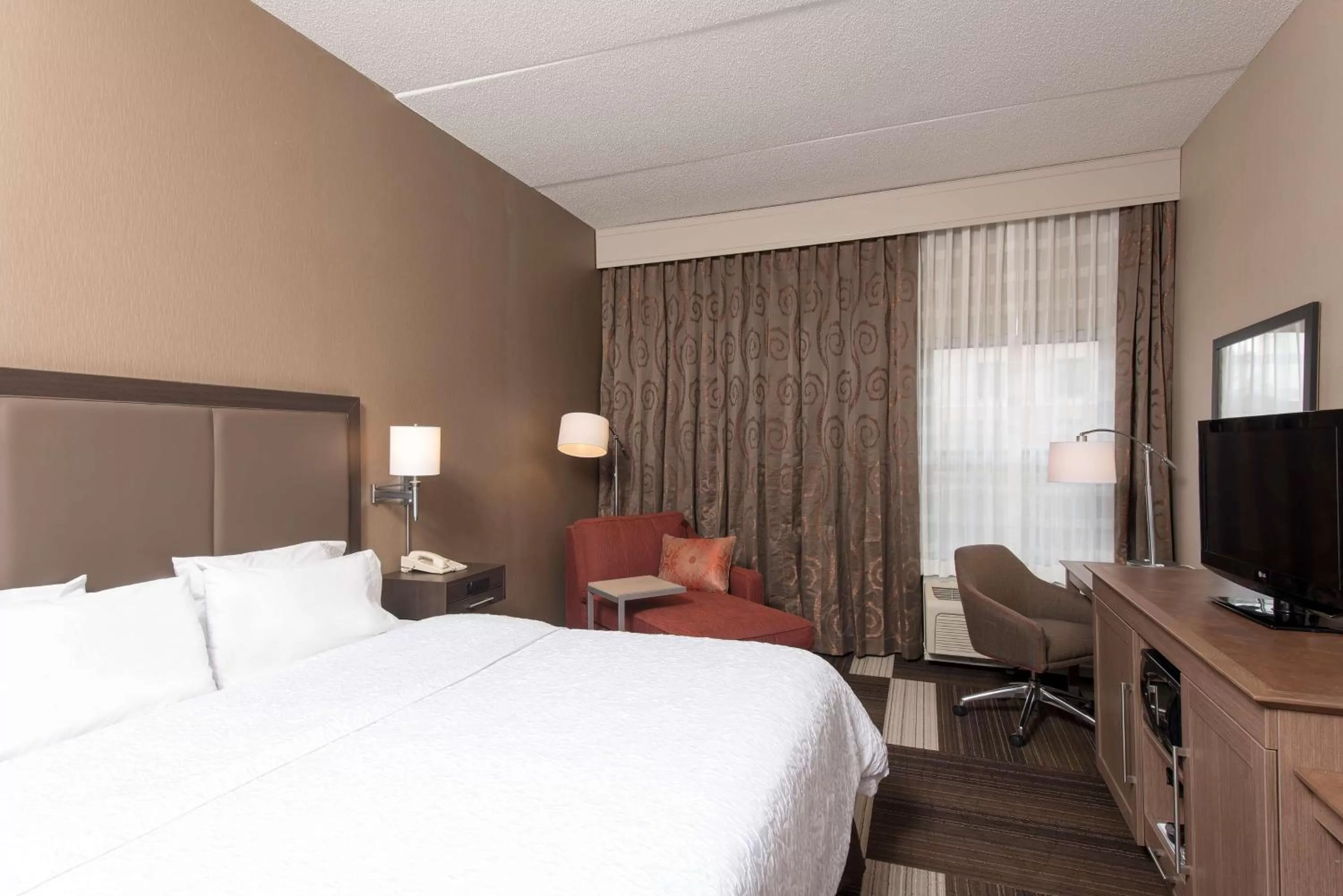 Bed in Hampton Inn Seymour