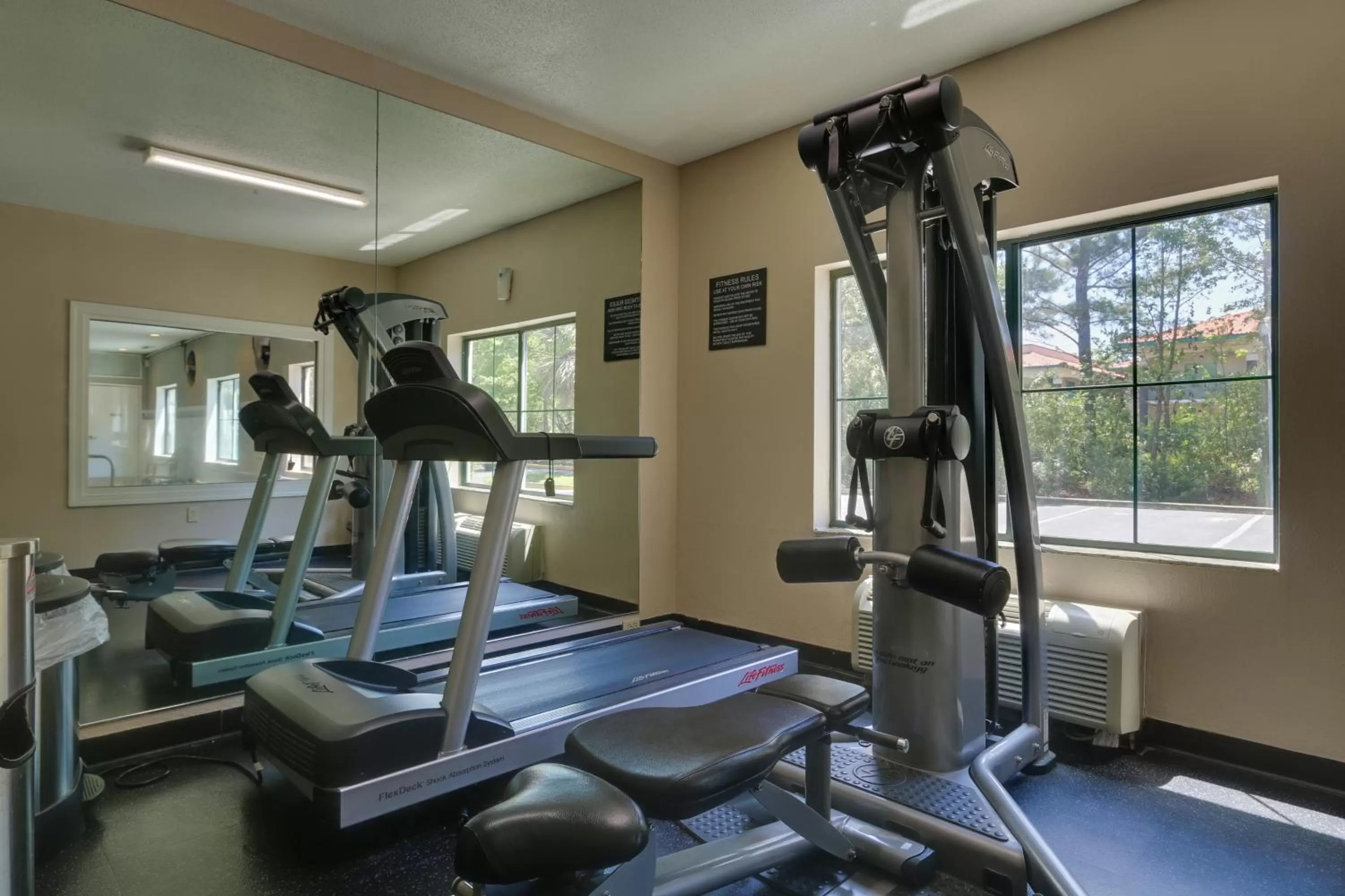 Fitness centre/facilities in Country Inn & Suites by Radisson, Savannah Gateway, GA