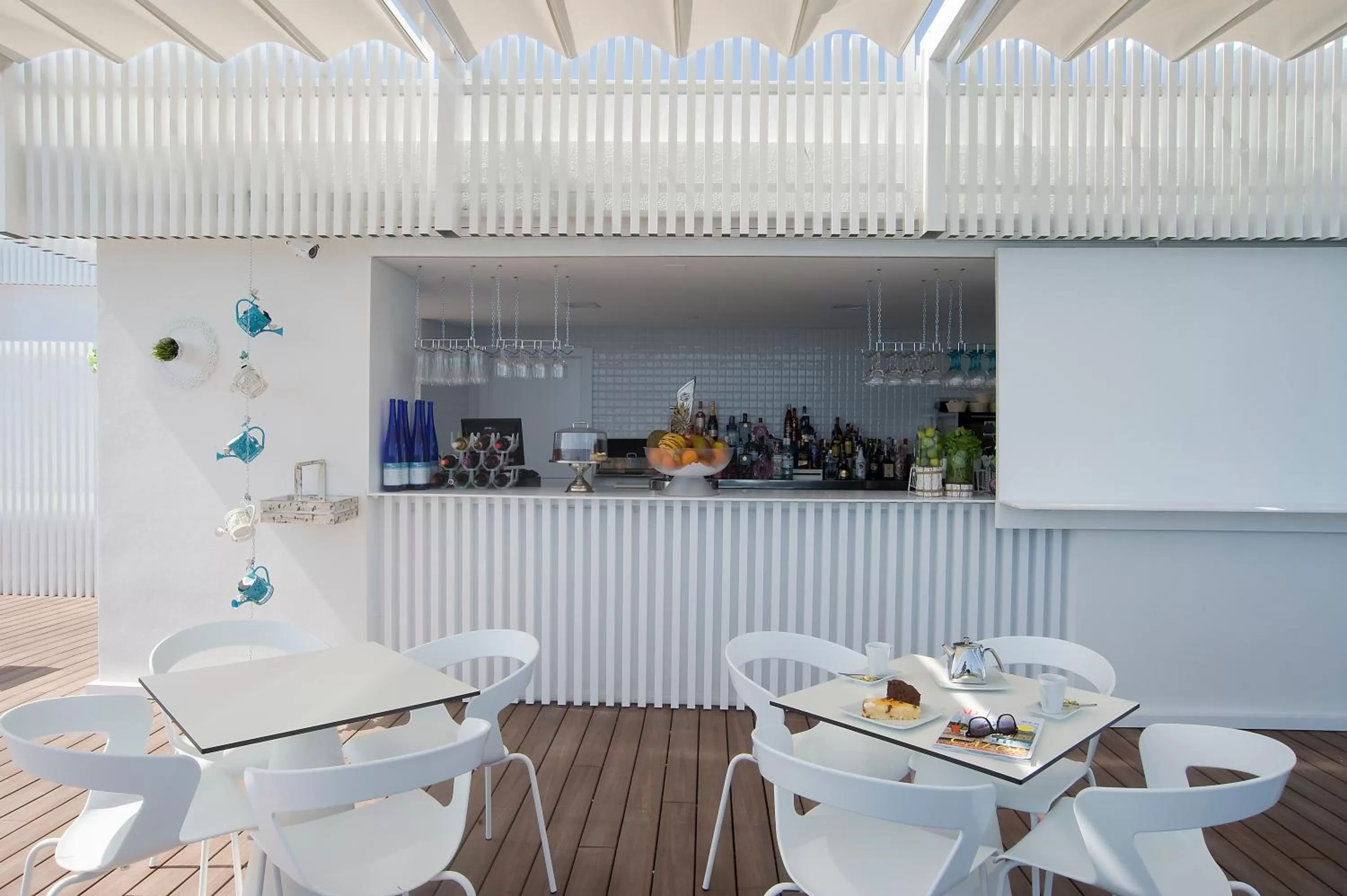 Lounge or bar in Hotel Bahía Calpe by Pierre & Vacances