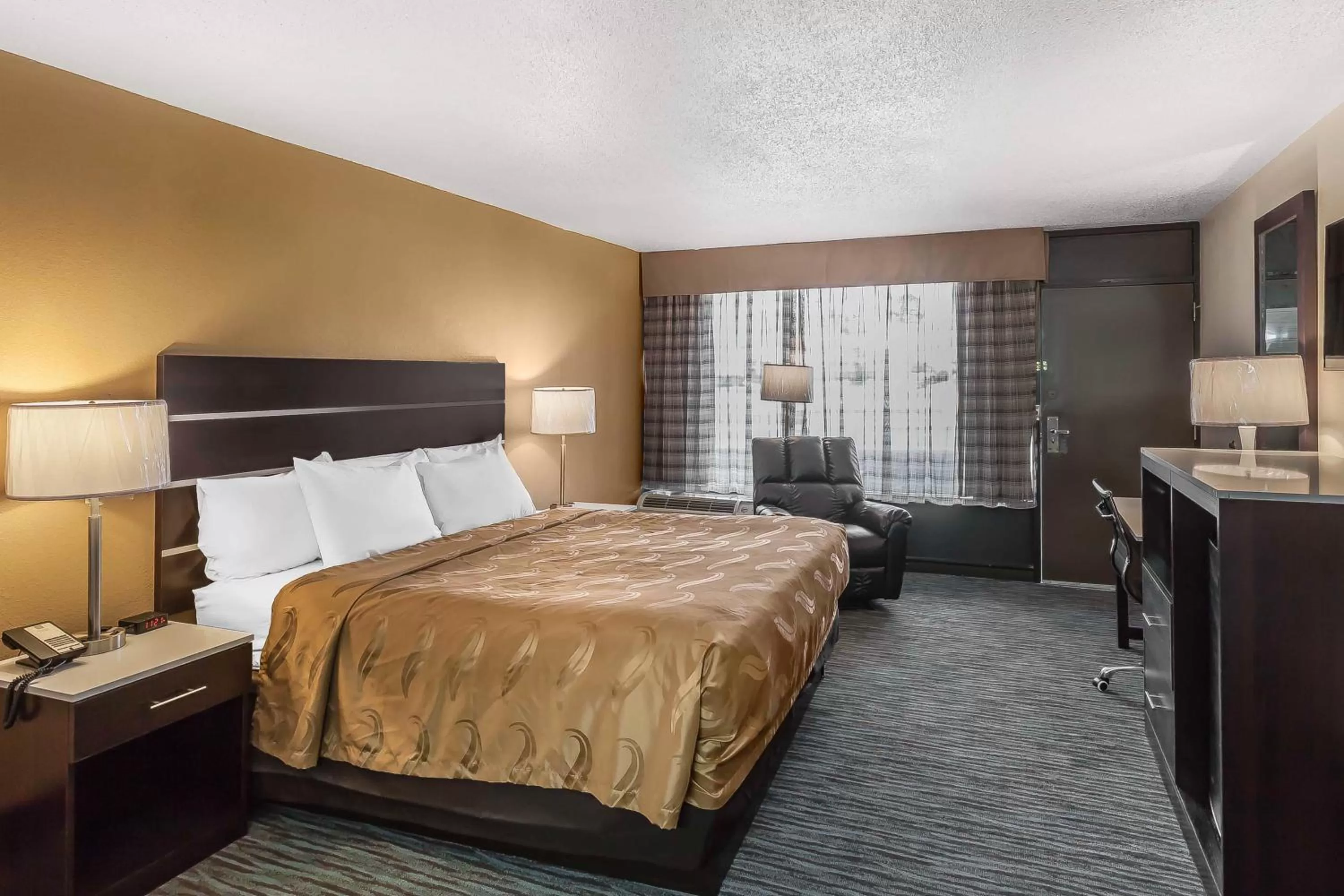 Bedroom, Bed in Quality Inn South Boston - Danville East