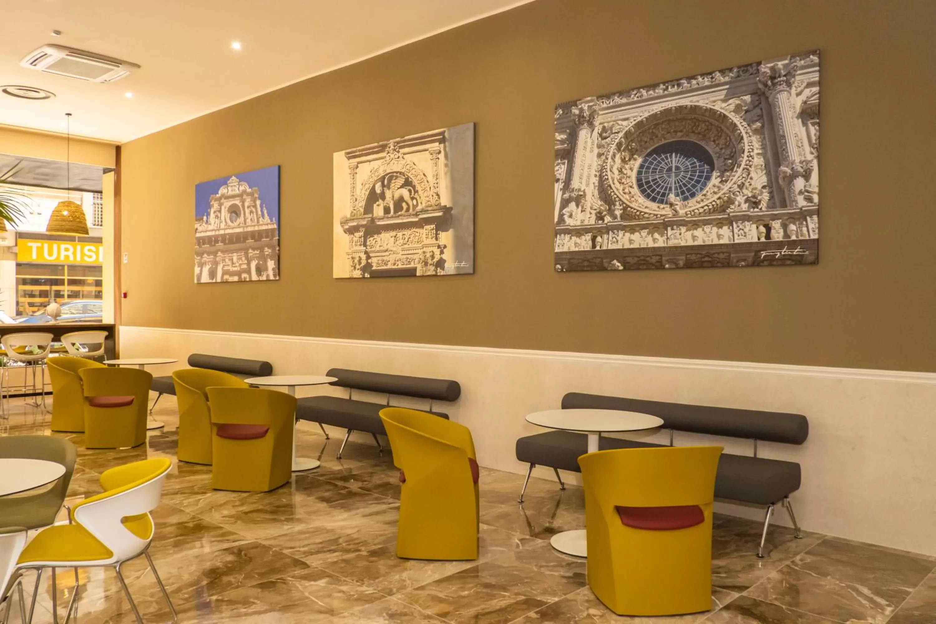 Lobby or reception in Mercure Hotel President Lecce