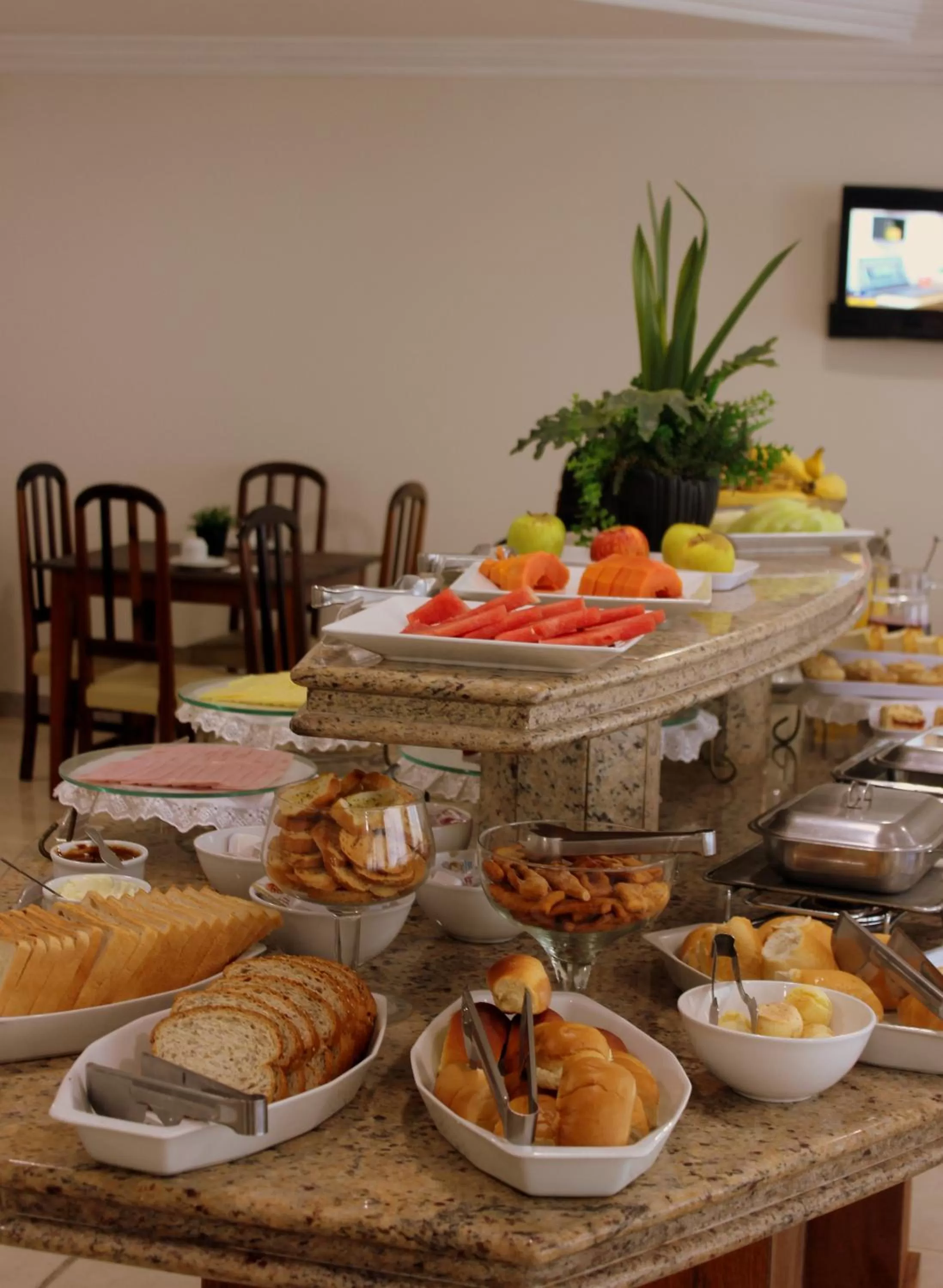 Buffet breakfast in Hotel Itajaí Tur - Itajaí Navegantes