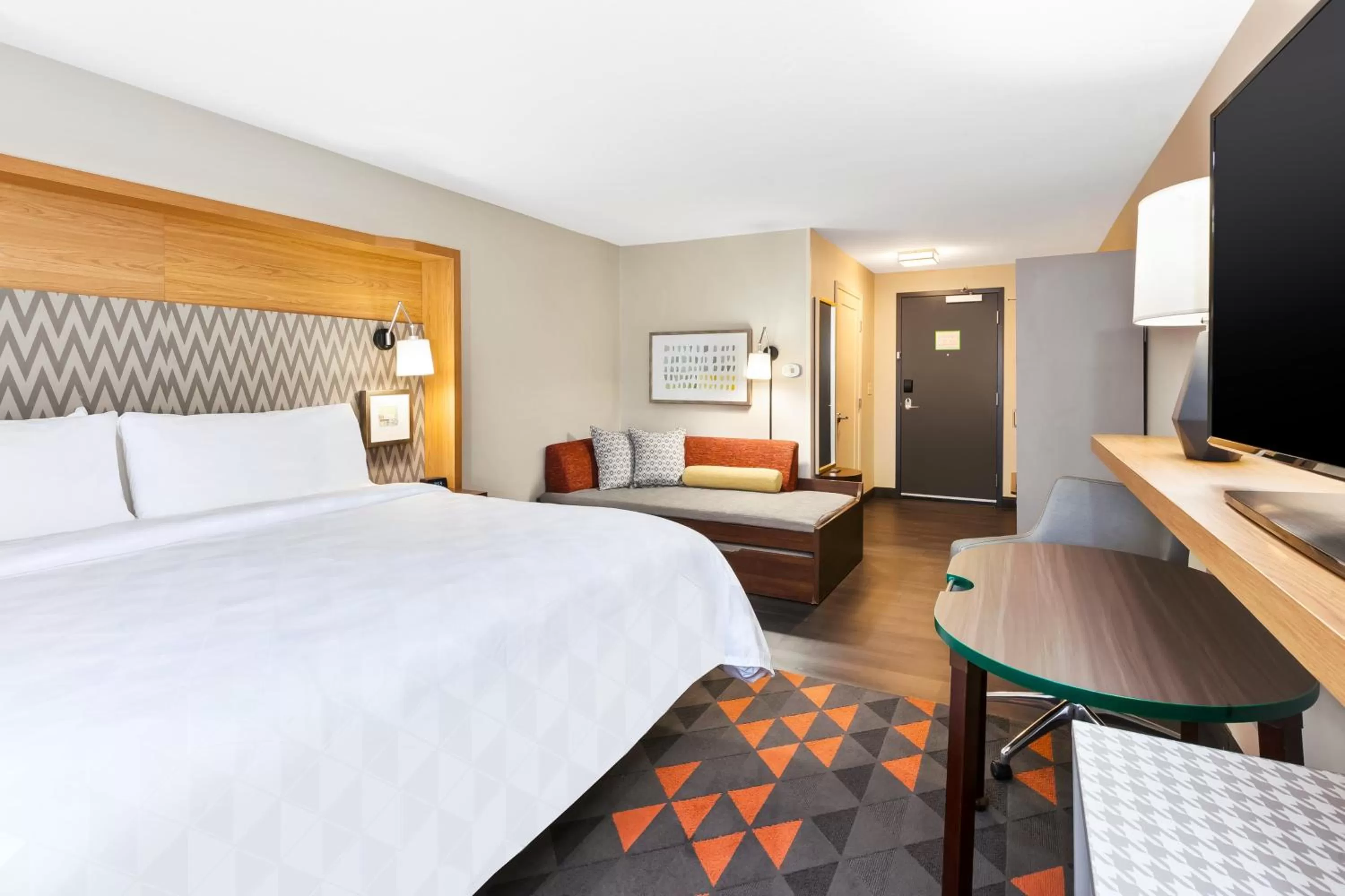 Photo of the whole room, Bed in Holiday Inn & Suites - Toledo Southwest - Perrysburg by IHG