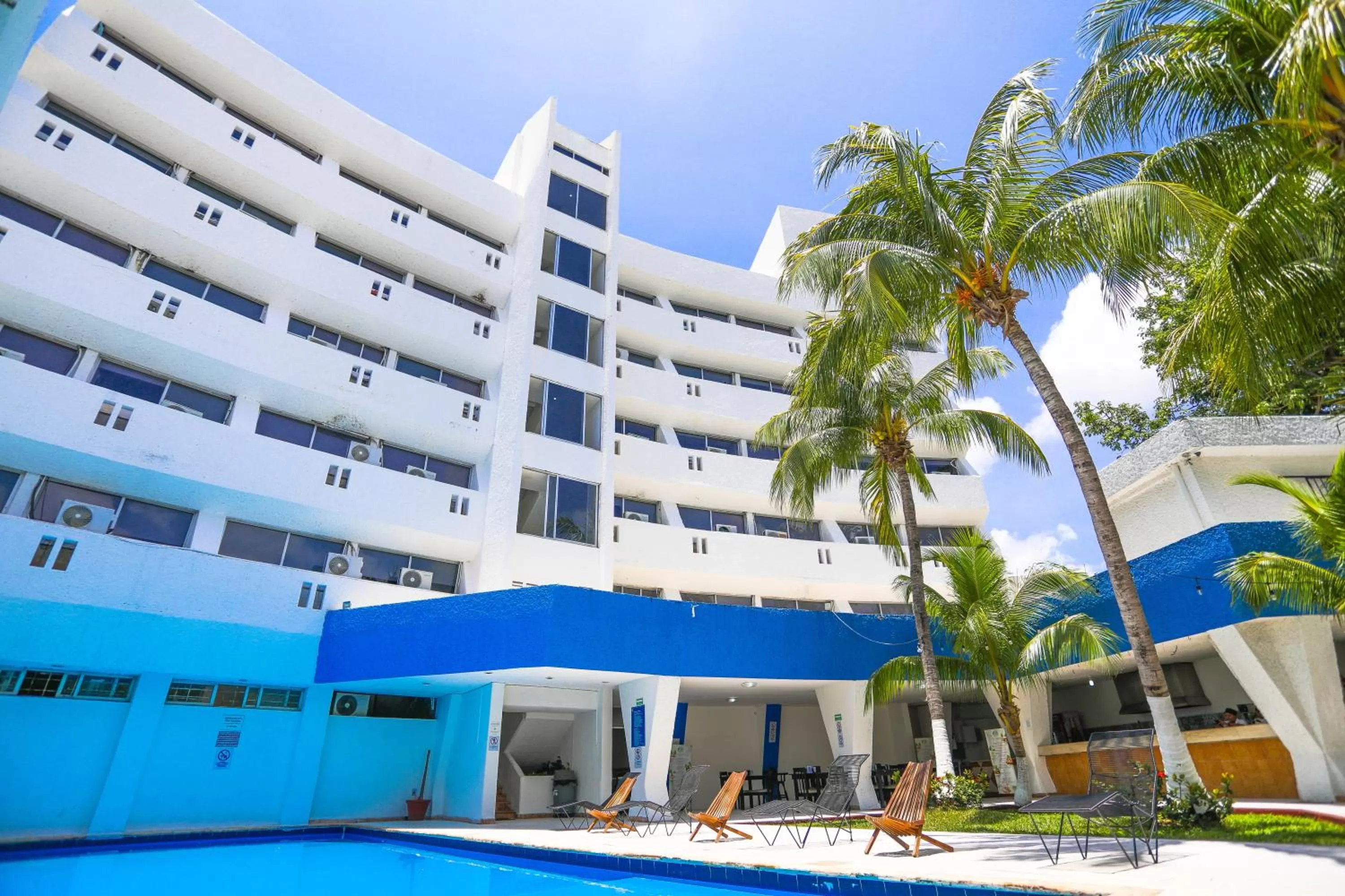 Property building in Hotel Caribe Internacional Cancun