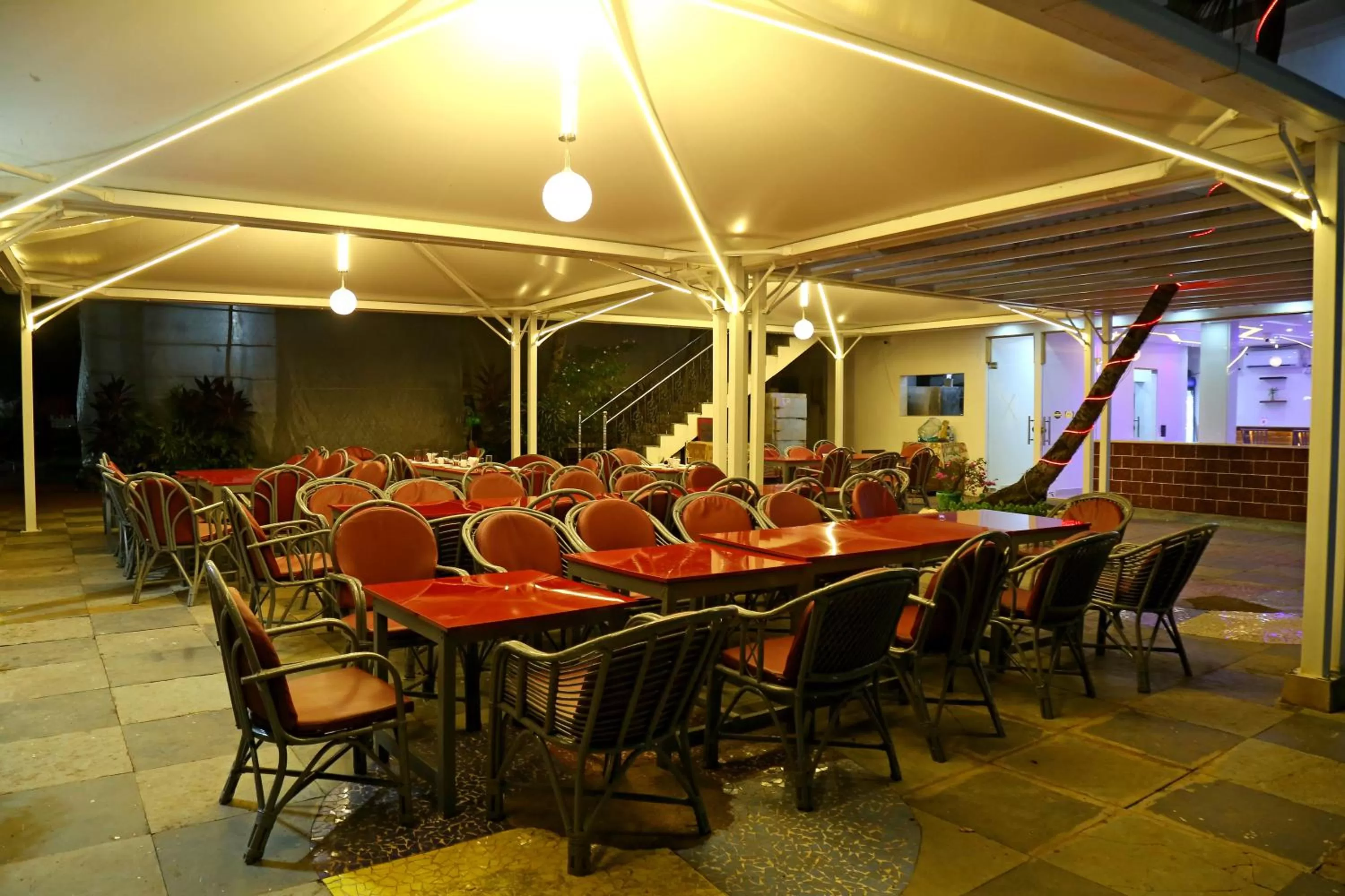 Restaurant/Places to Eat in M aples Jacks Place