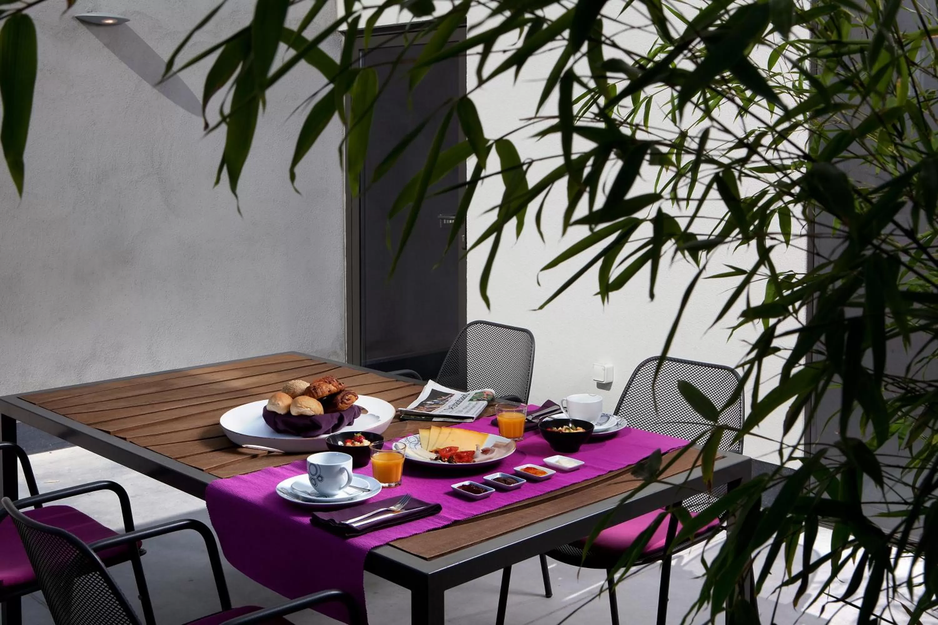 Garden, Restaurant/Places to Eat in B&B Snooz Inn