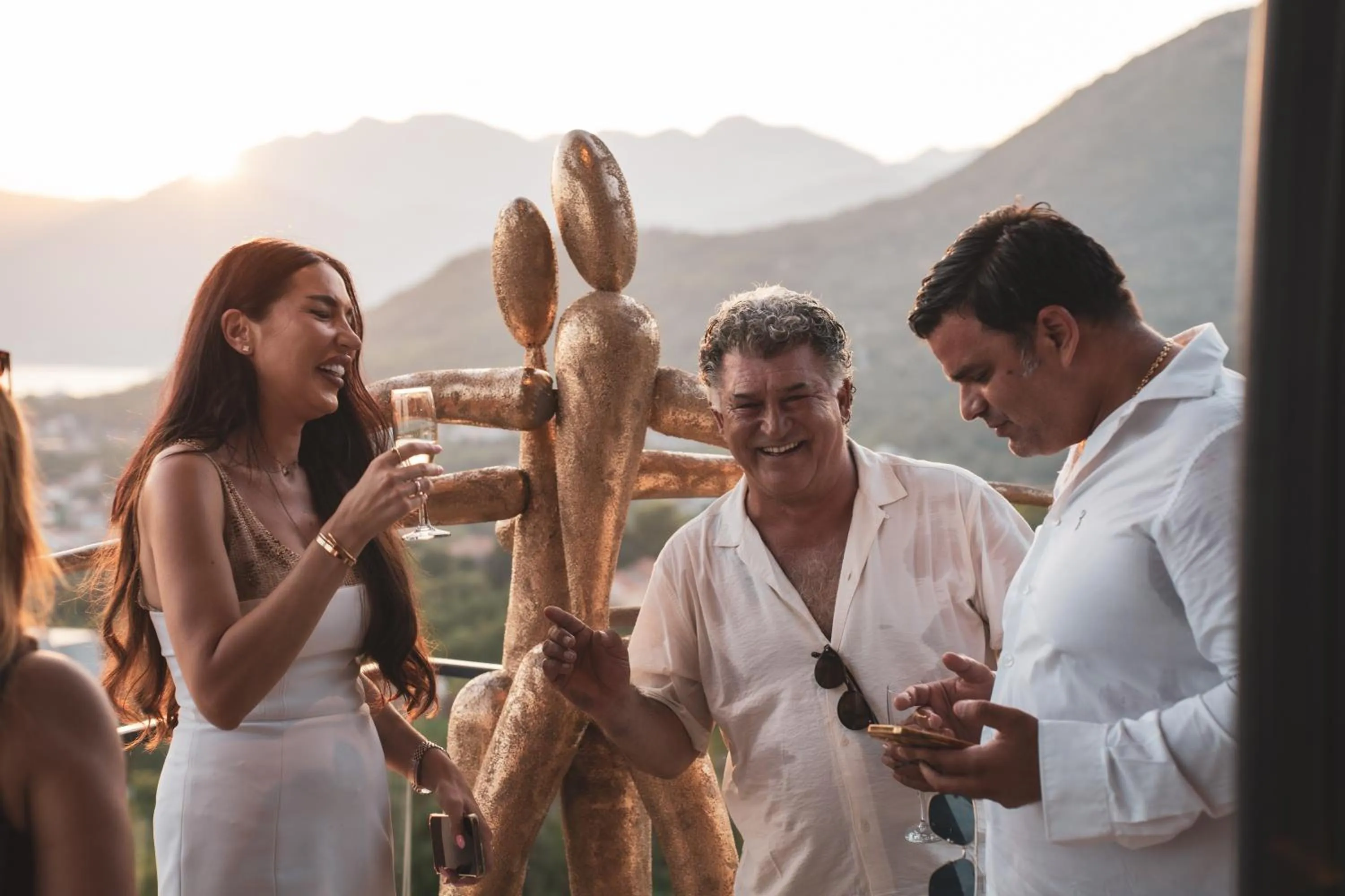 Restaurant/places to eat in Royal Blue Resort & Residences