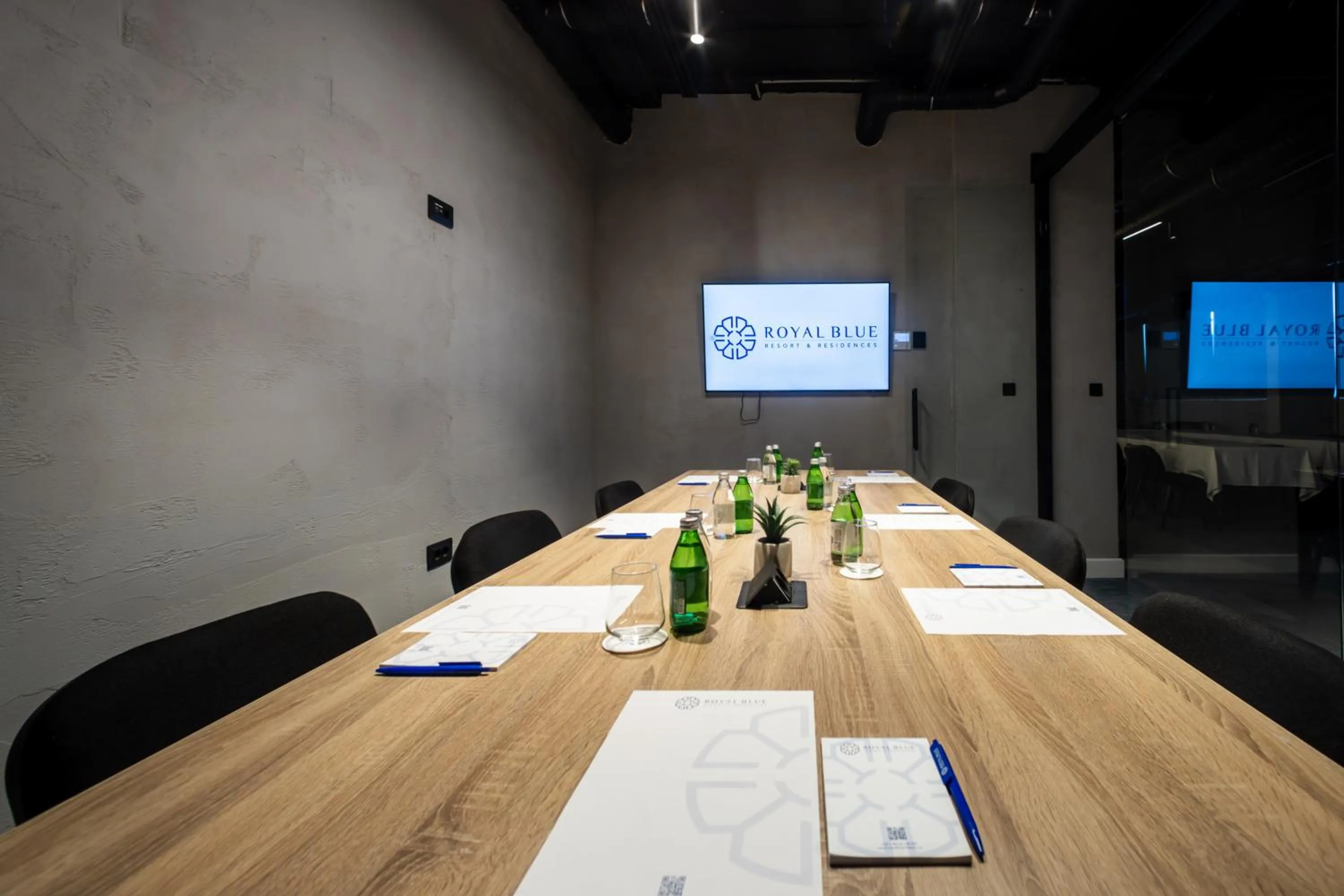 TV and multimedia in Royal Blue Resort & Residences