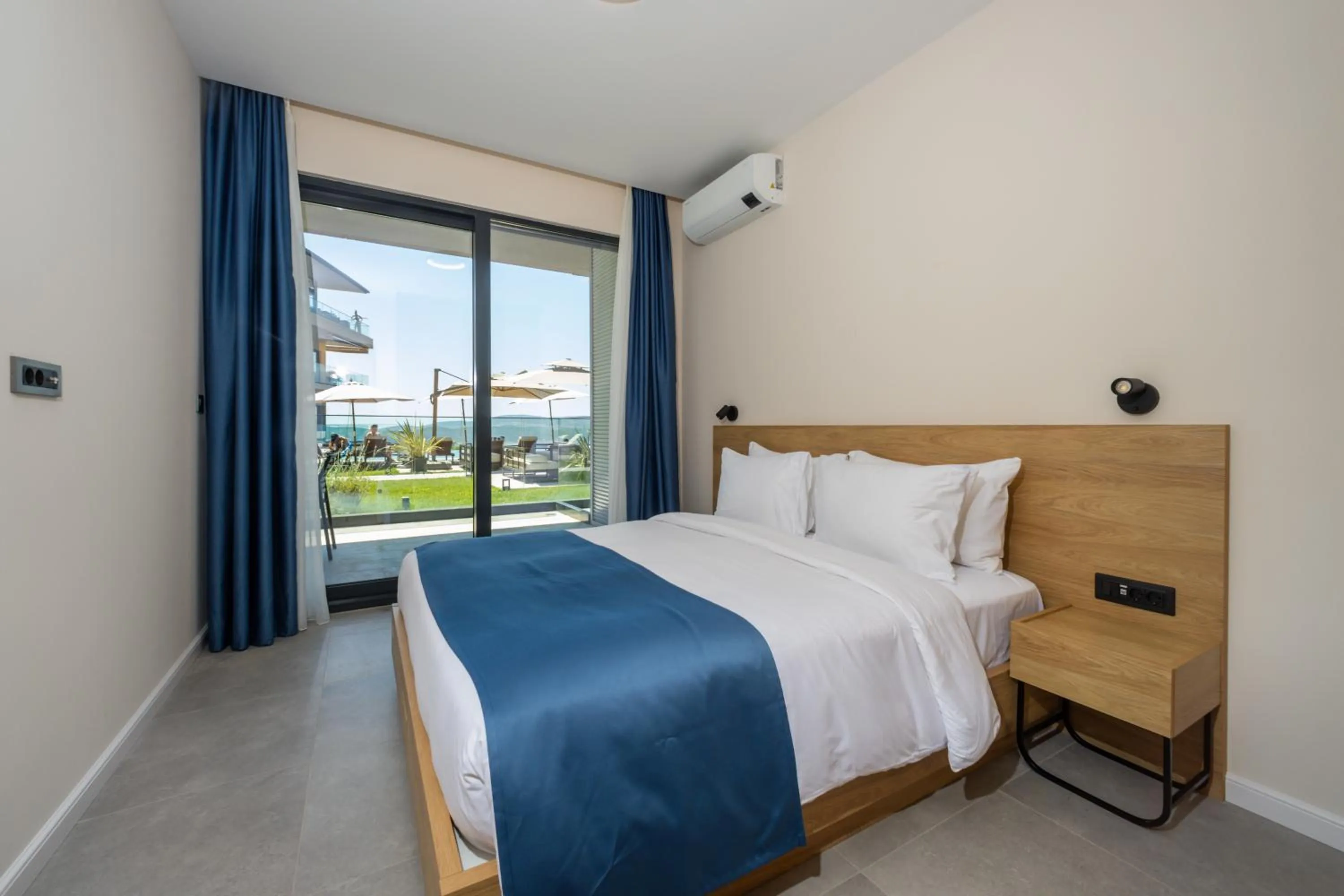 Bedroom, Bed in Royal Blue Resort & Residences