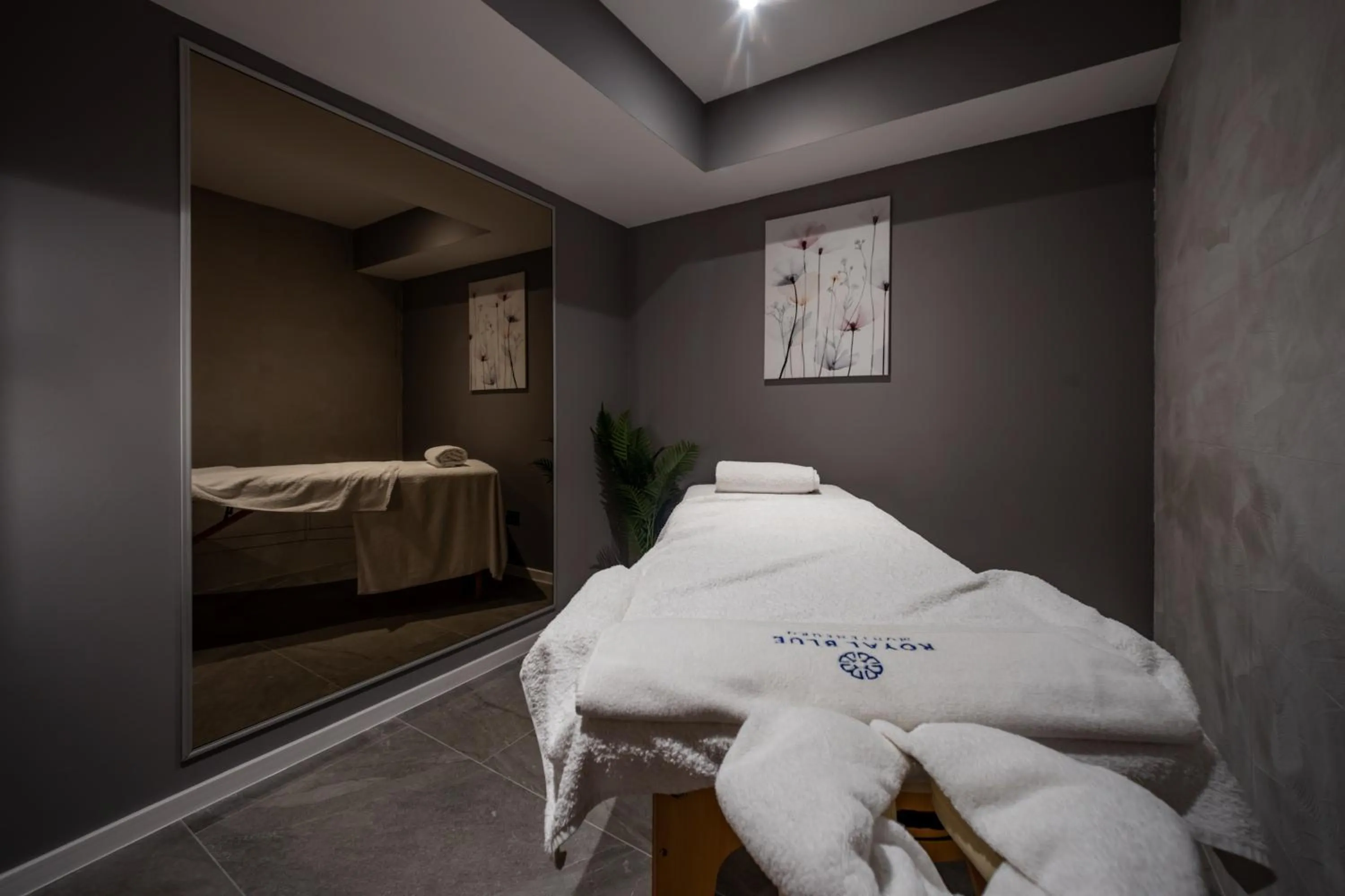Massage in Royal Blue Resort & Residences