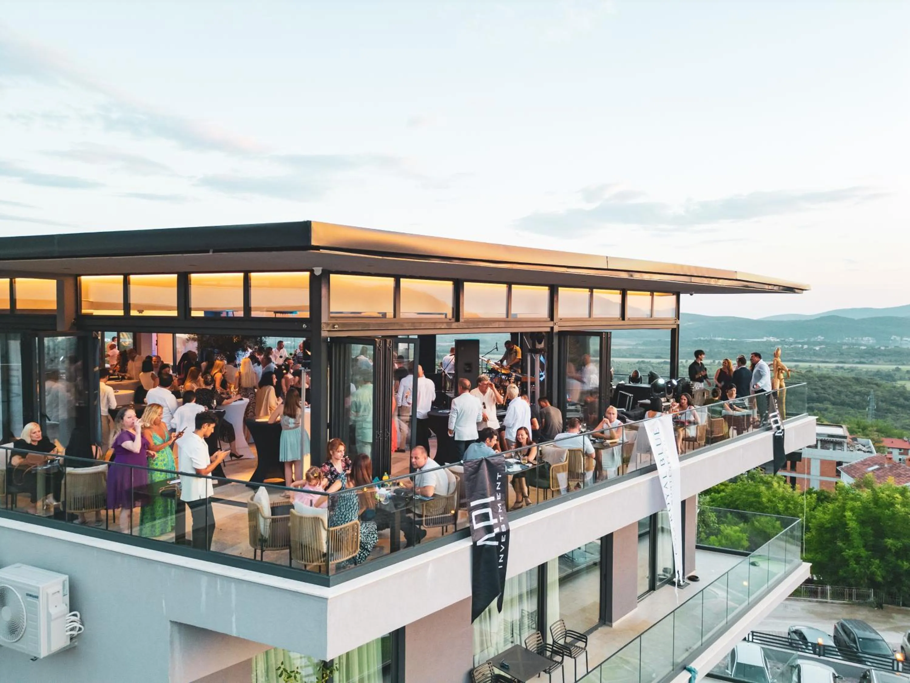 Restaurant/places to eat in Royal Blue Resort & Residences