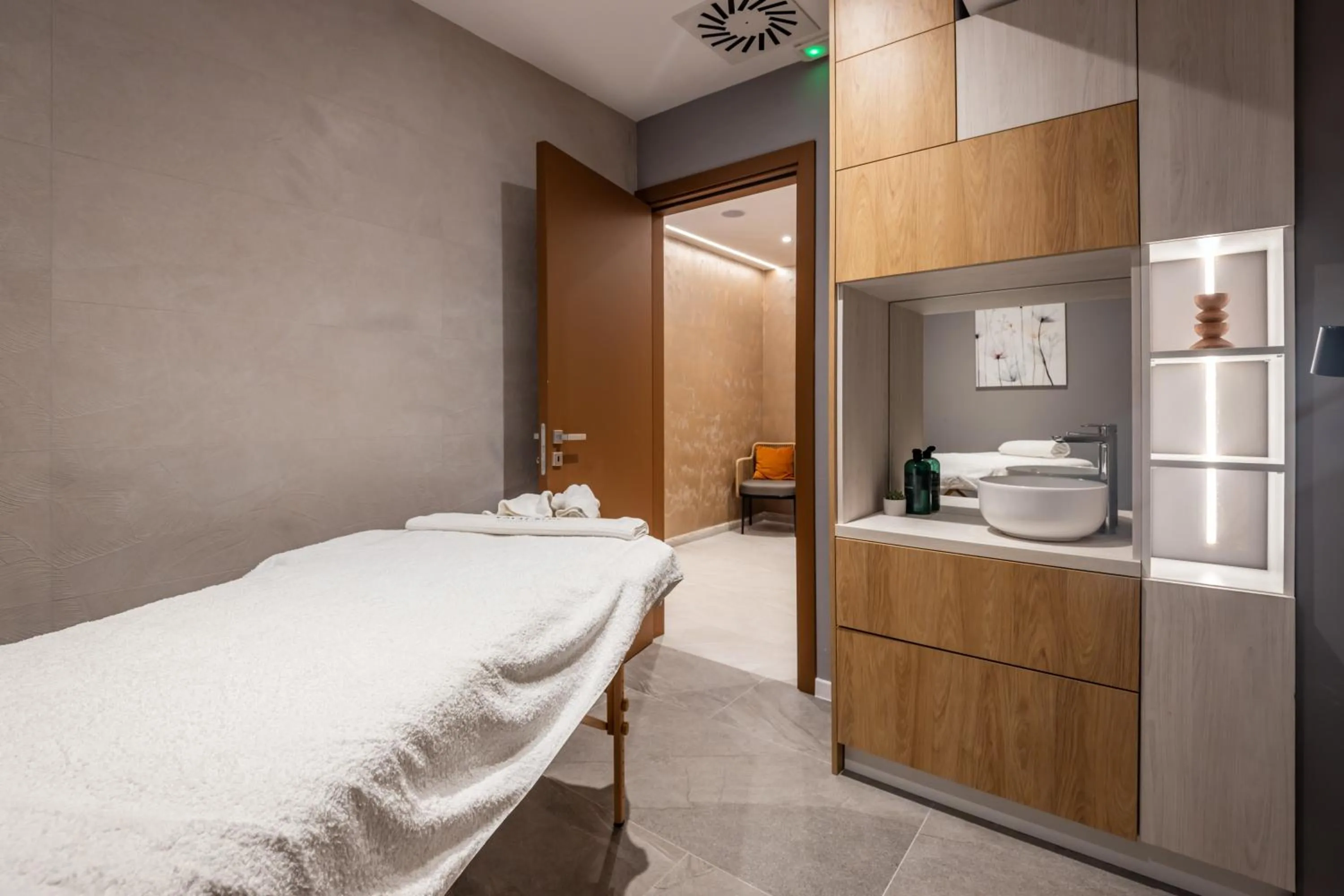 Massage, Bed in Royal Blue Resort & Residences