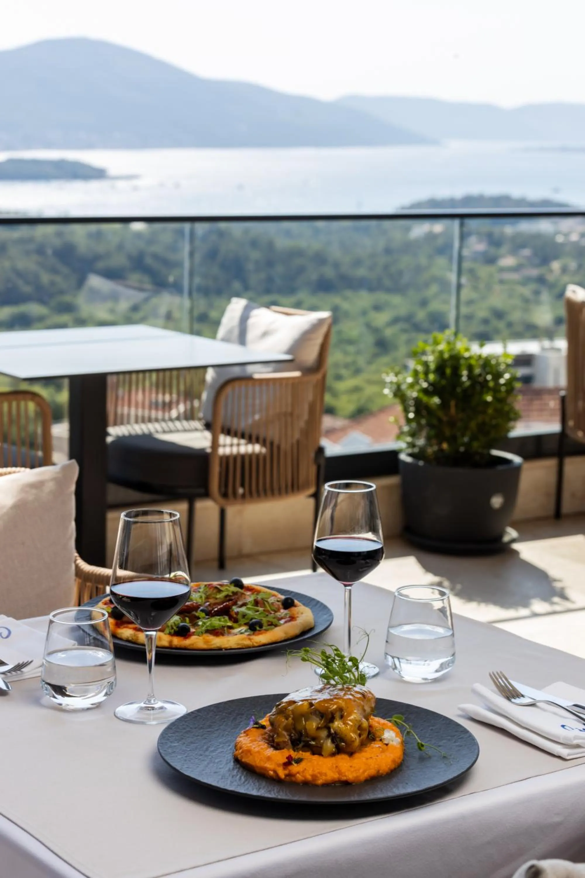 Restaurant/places to eat in Royal Blue Resort & Residences