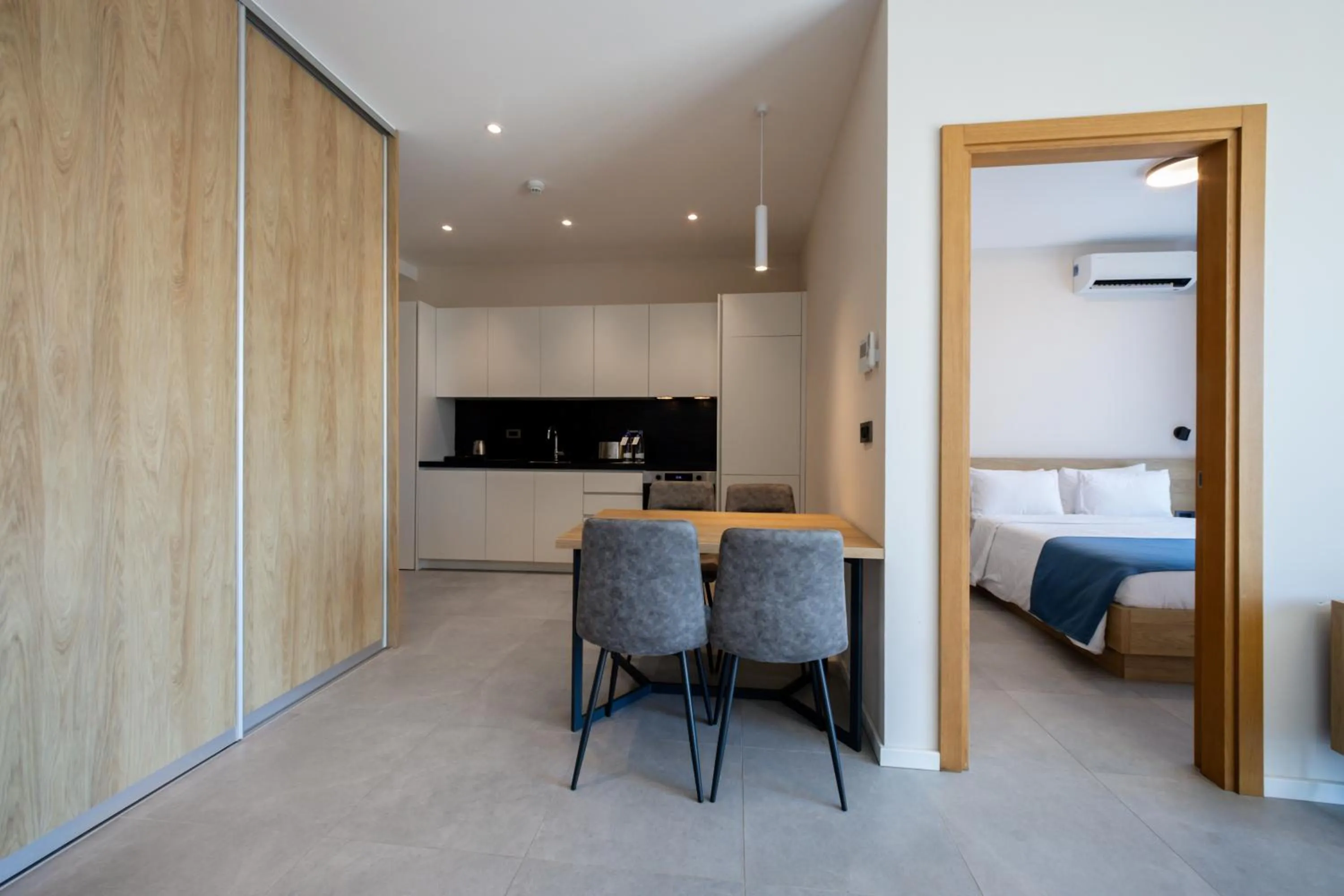 Living room, Bed in Royal Blue Resort & Residences