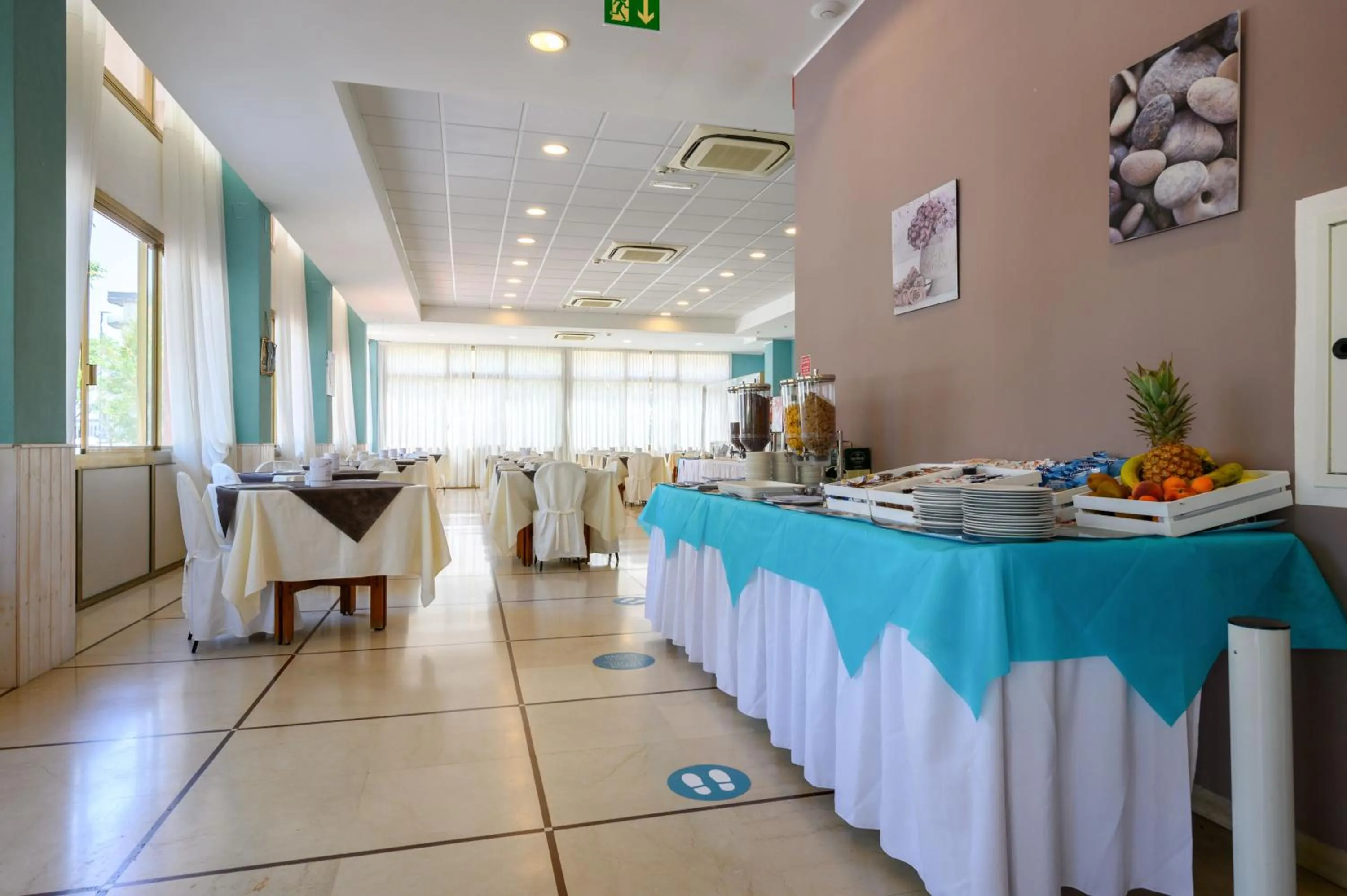 Restaurant/places to eat in Amadei Hotel Promenade