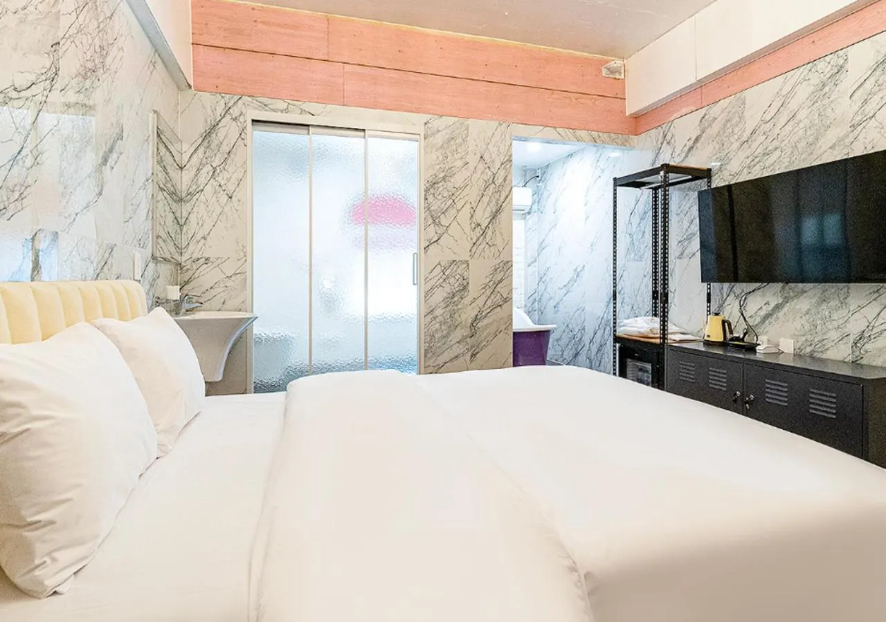 Bed in Woomigwan Hotel