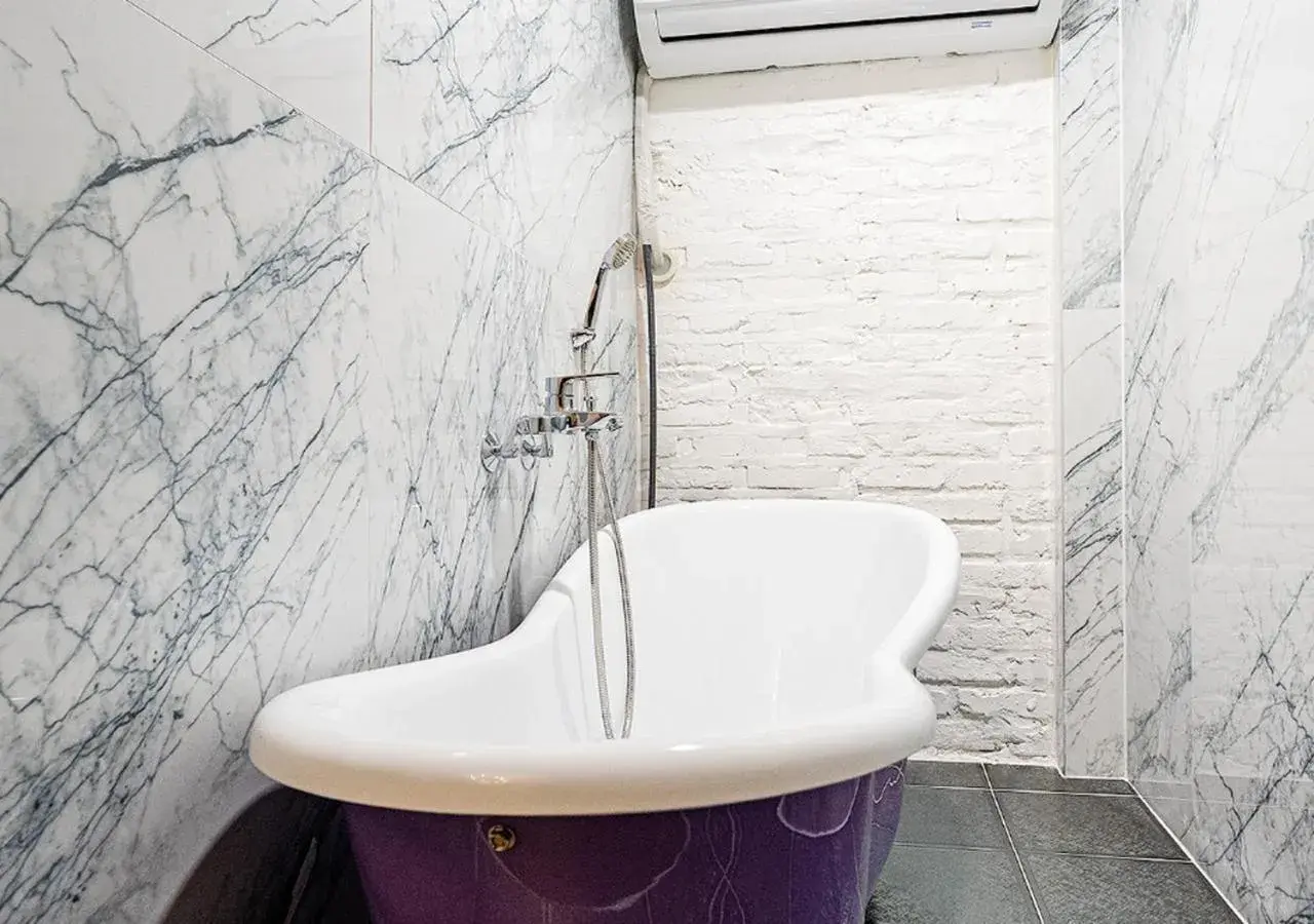 Royal Queen Room - single occupancy in Woomigwan Hotel Royal Queen Room - single occupancy in Woomigwan Hotel