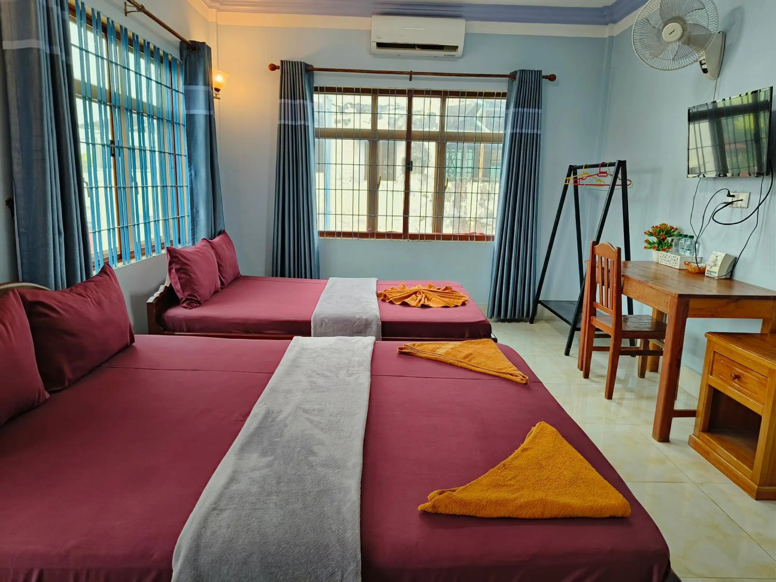 Photo of the whole room, Bed in Raksmey Kampuchea