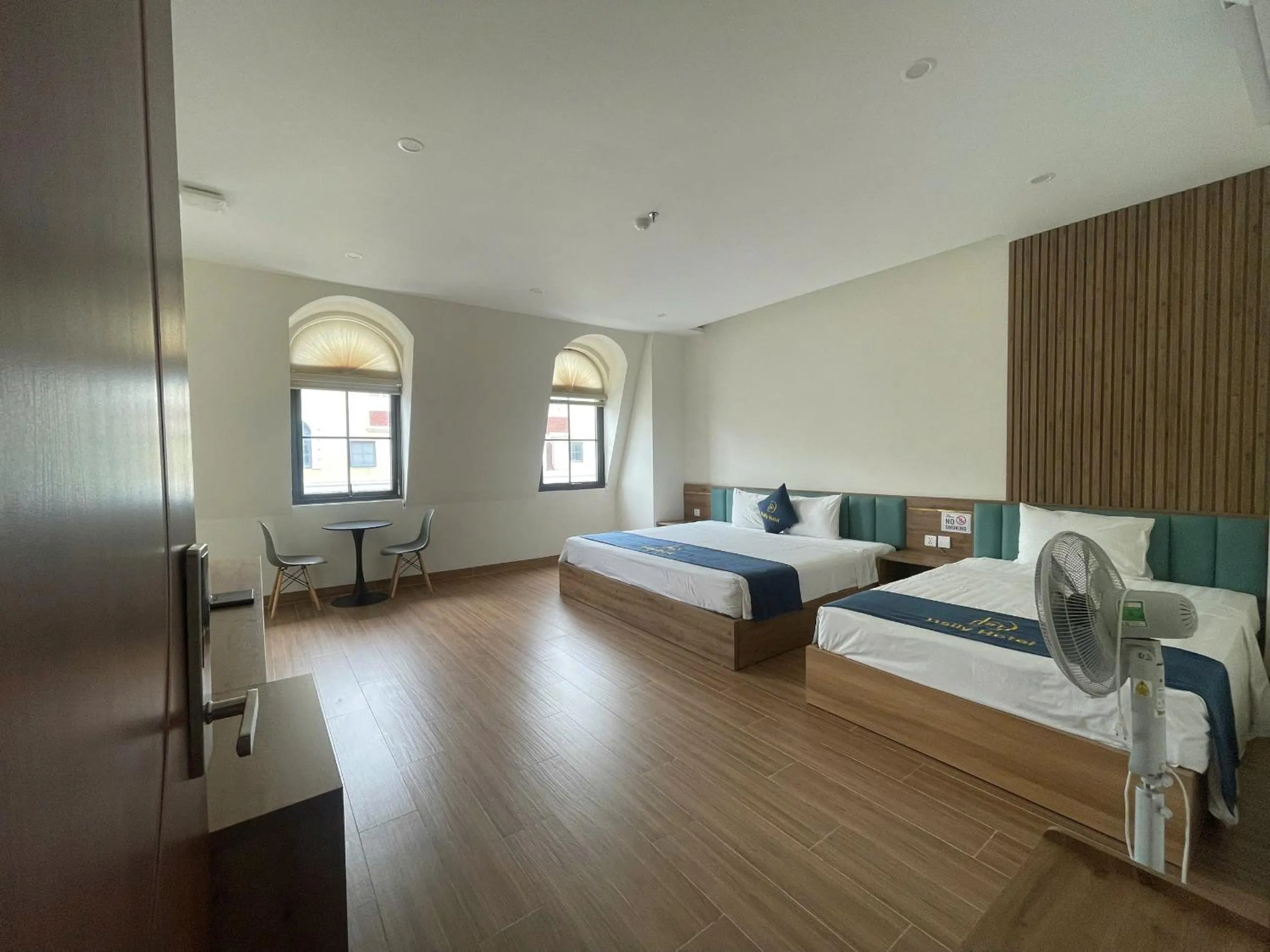 VIP, Bed in Daily Hotel Halong