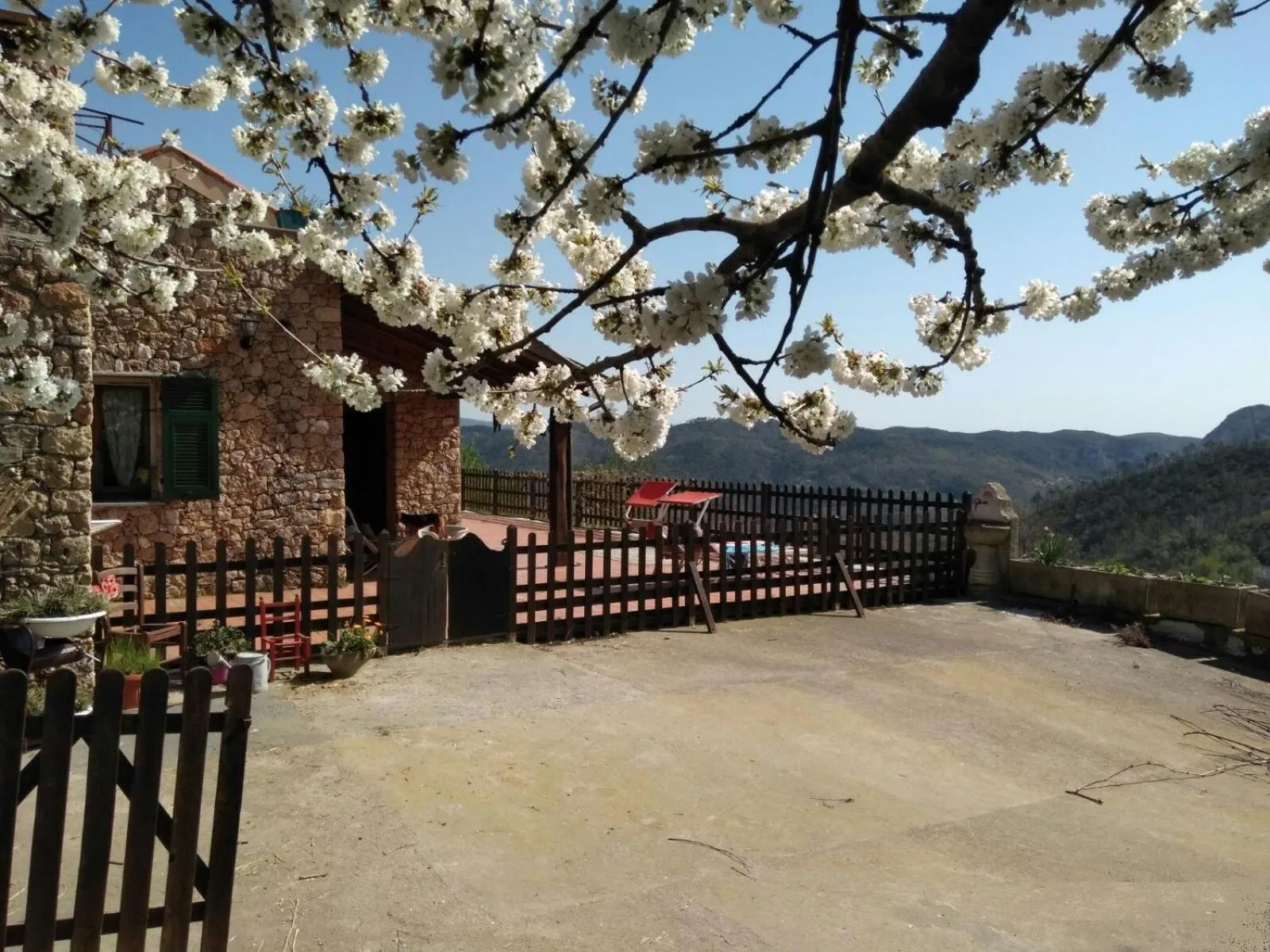 Facade/entrance in Segni e Impronta