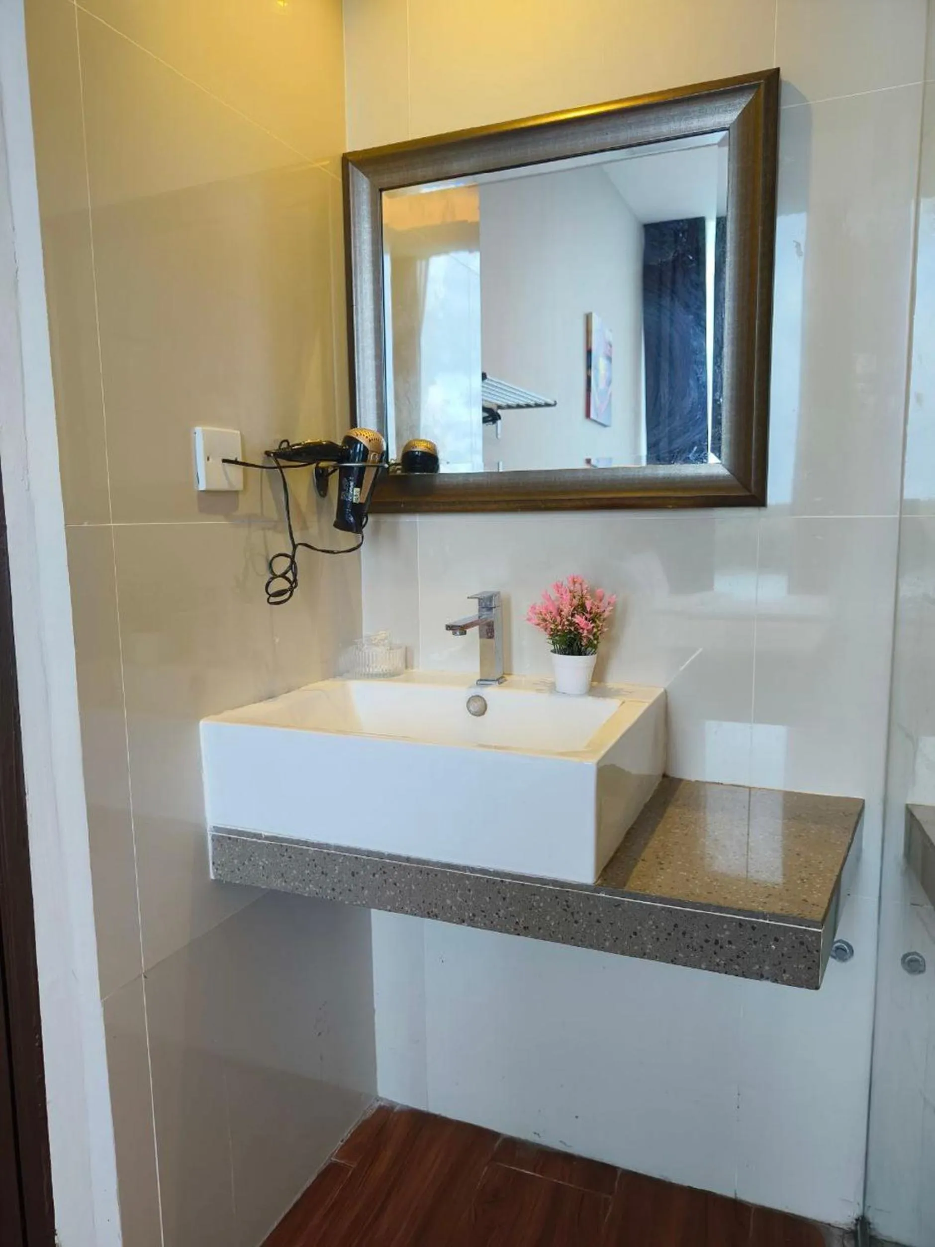 Bathroom in The Riverbank Hotel By MRVJ Business