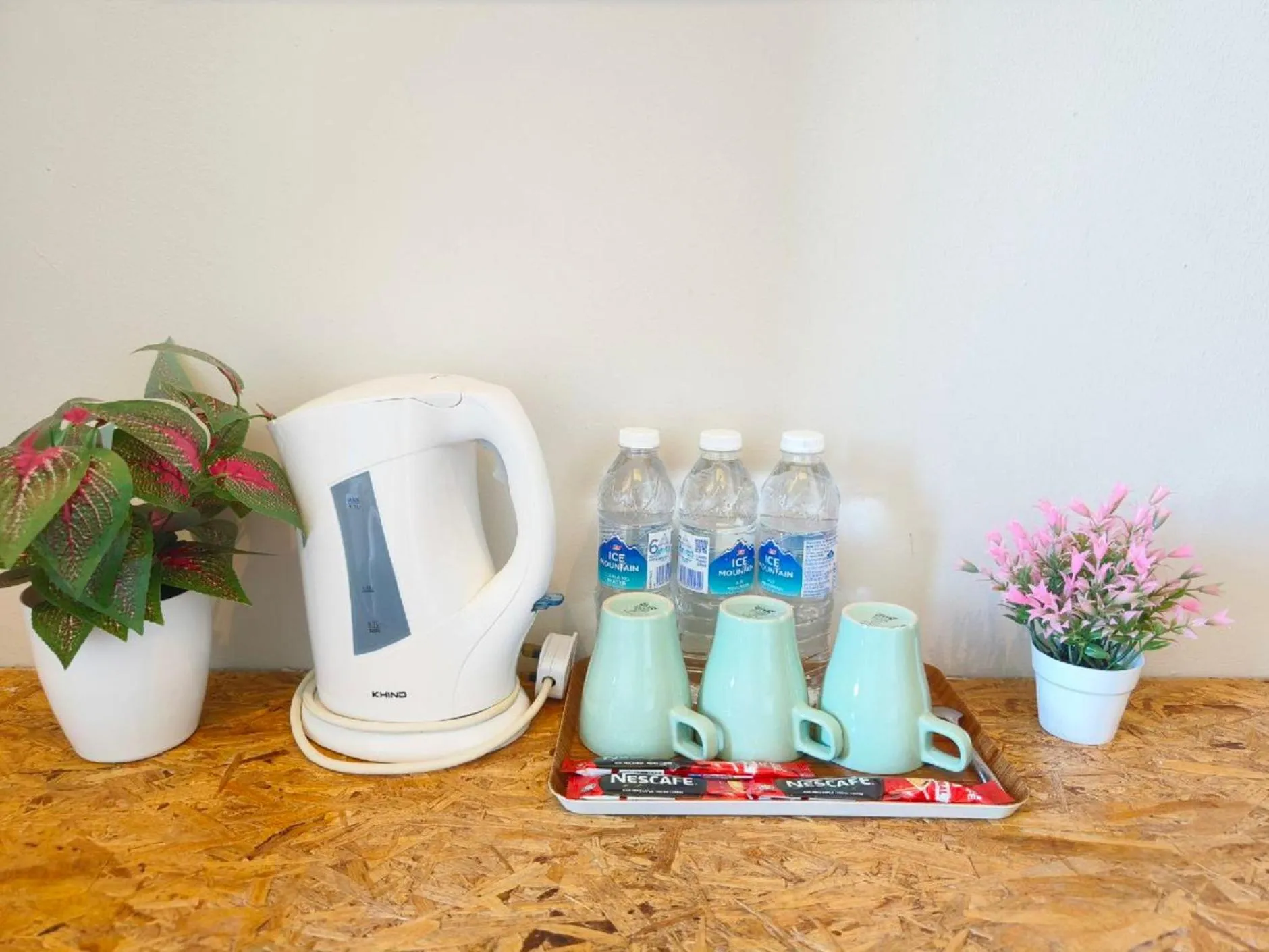 Coffee/tea facilities in The Riverbank Hotel By MRVJ Business