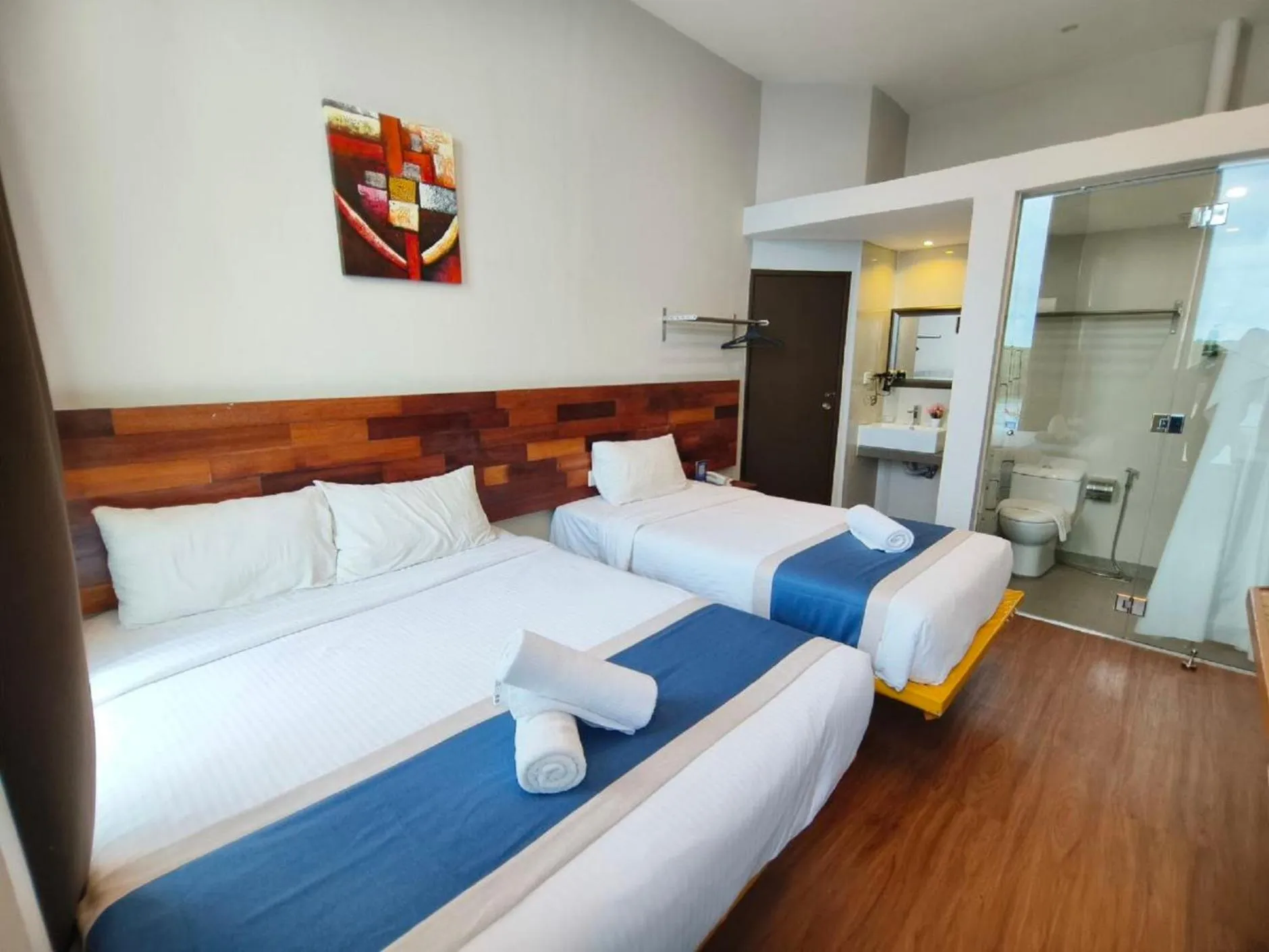 Photo of the whole room, Bed in The Riverbank Hotel By MRVJ Business