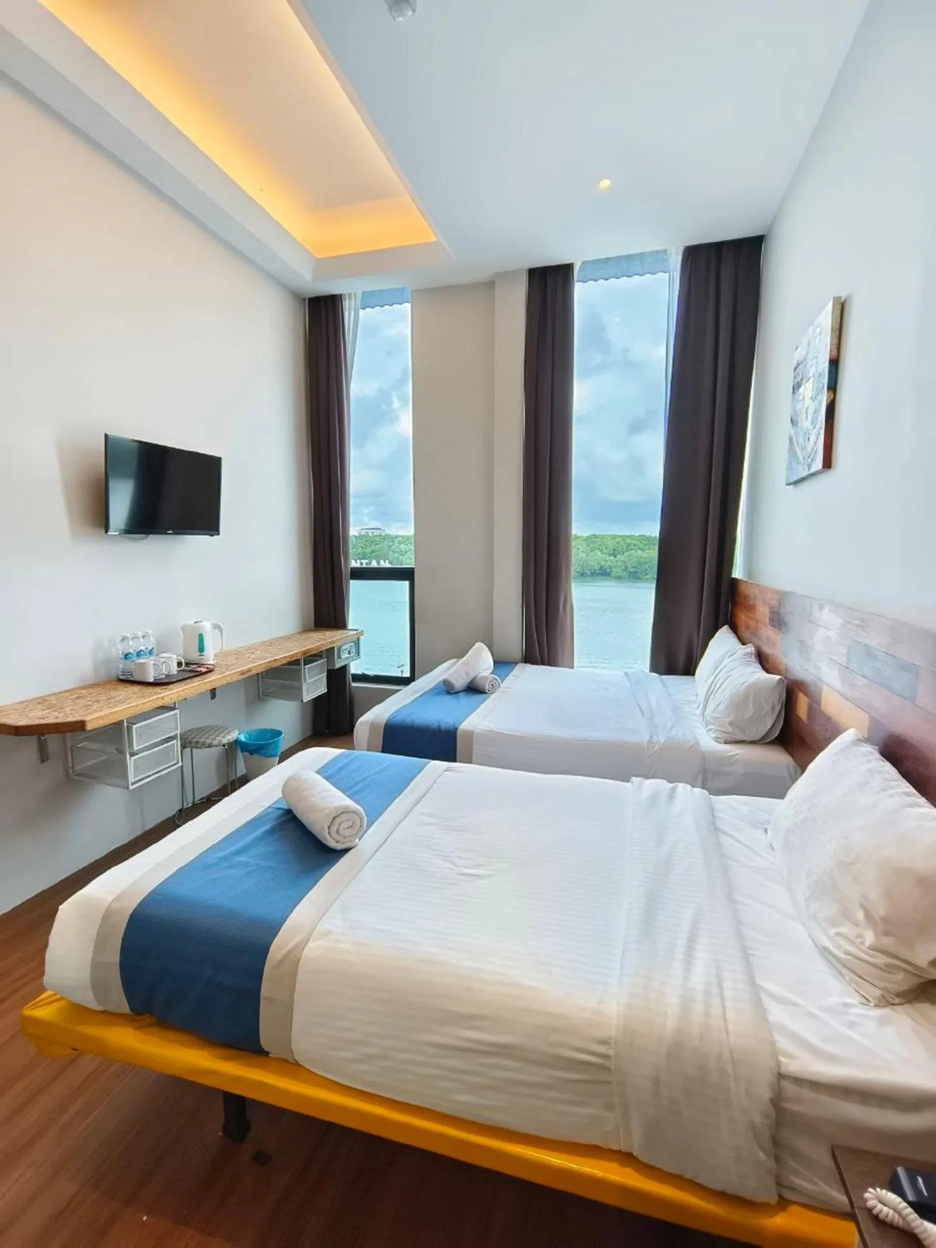 Bedroom, Bed in The Riverbank Hotel By MRVJ Business