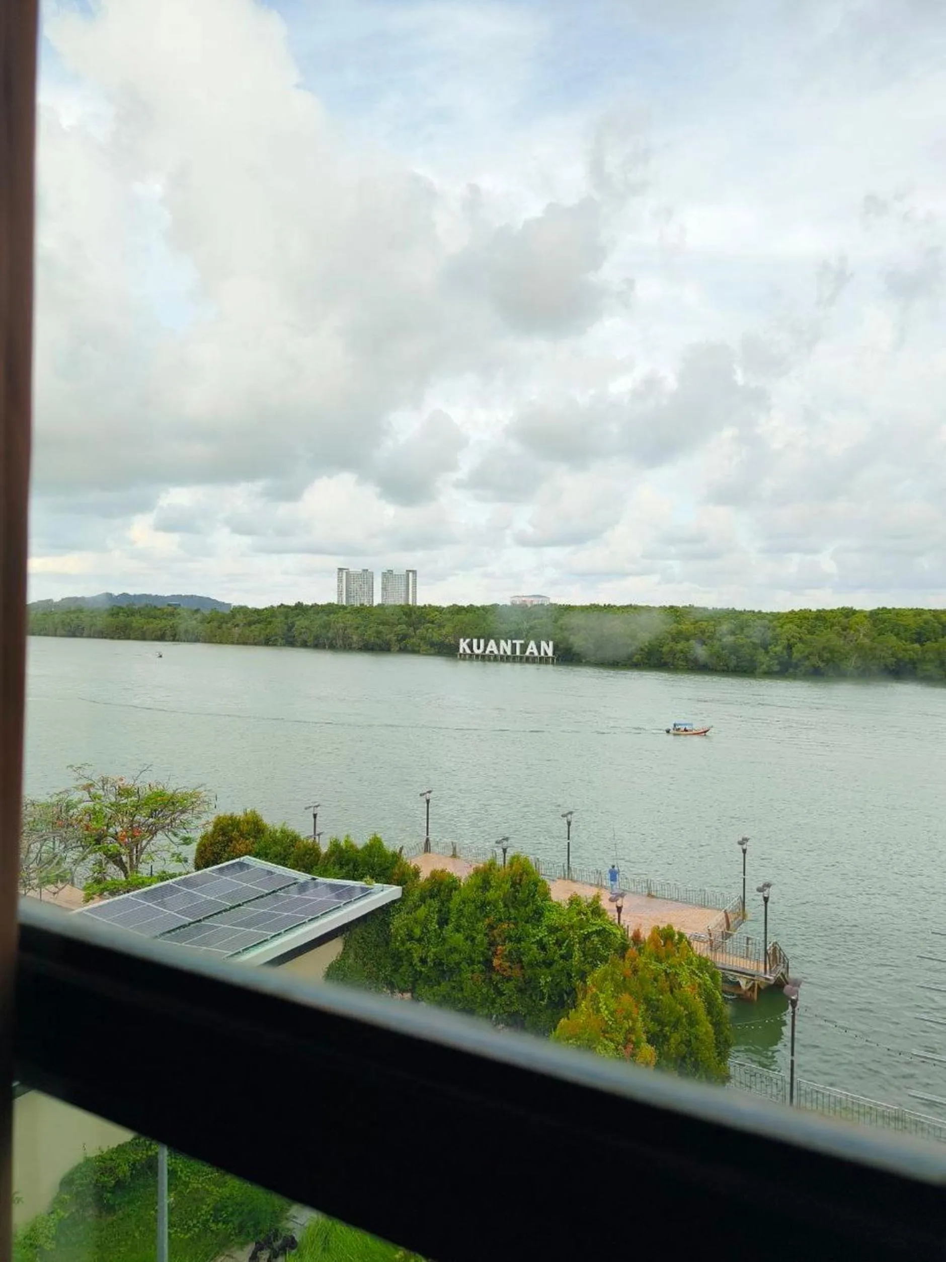 Balcony/Terrace in The Riverbank Hotel By MRVJ Business