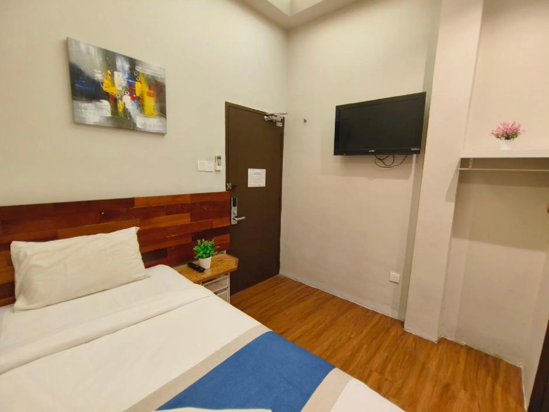 Bedroom, Bed in The Riverbank Hotel By MRVJ Business