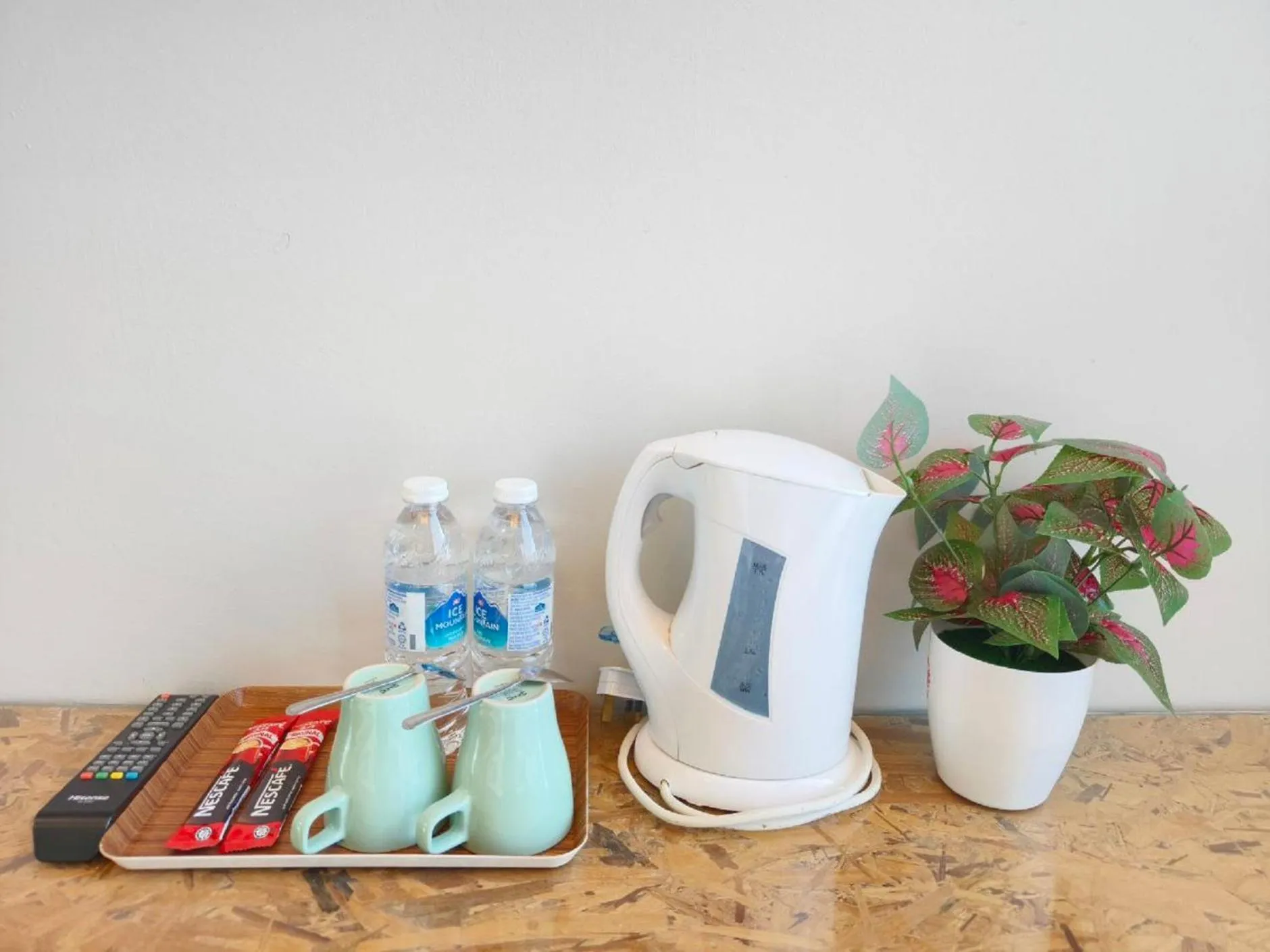 Coffee/tea facilities in The Riverbank Hotel By MRVJ Business