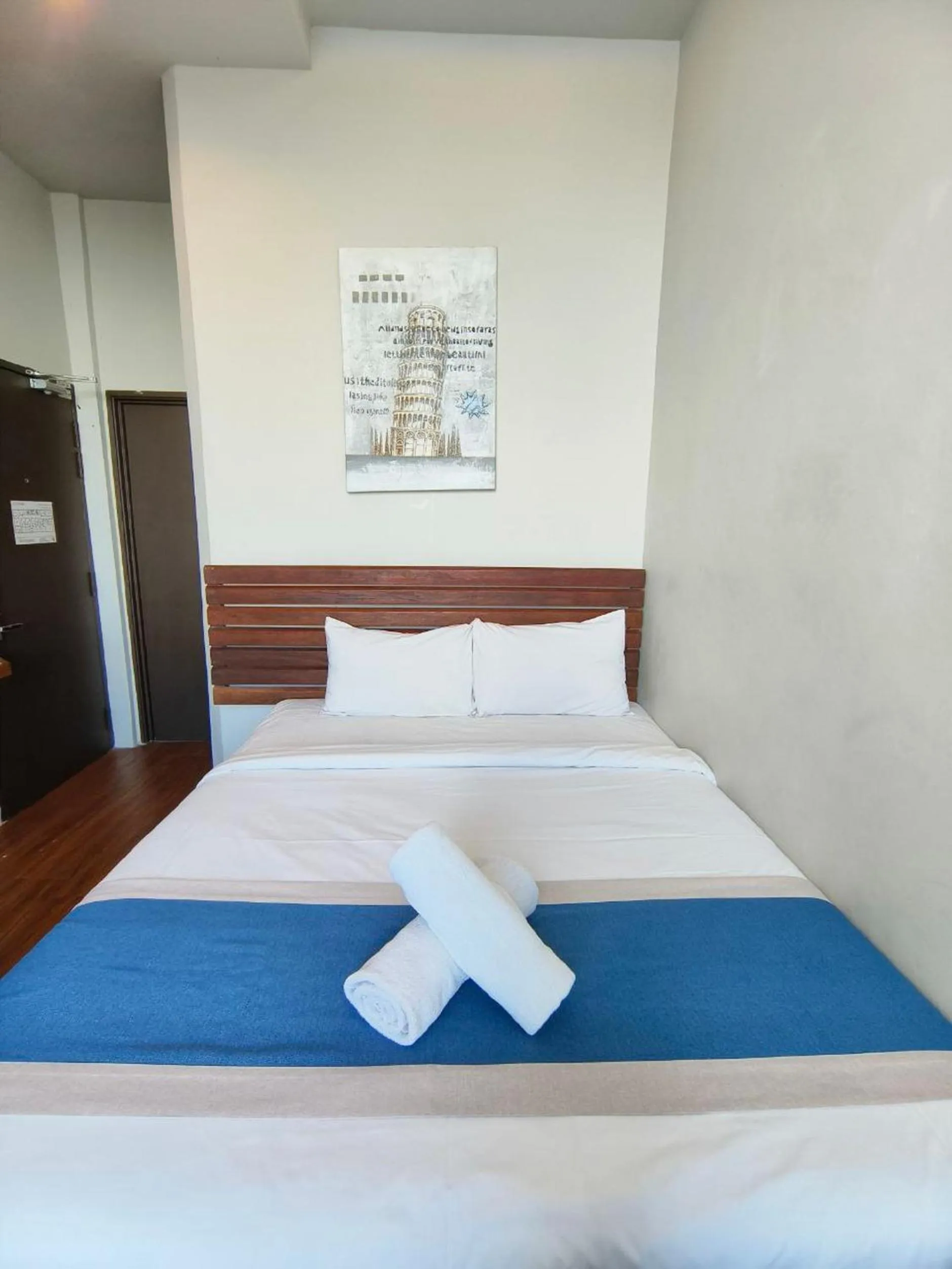 Bedroom, Bed in The Riverbank Hotel By MRVJ Business