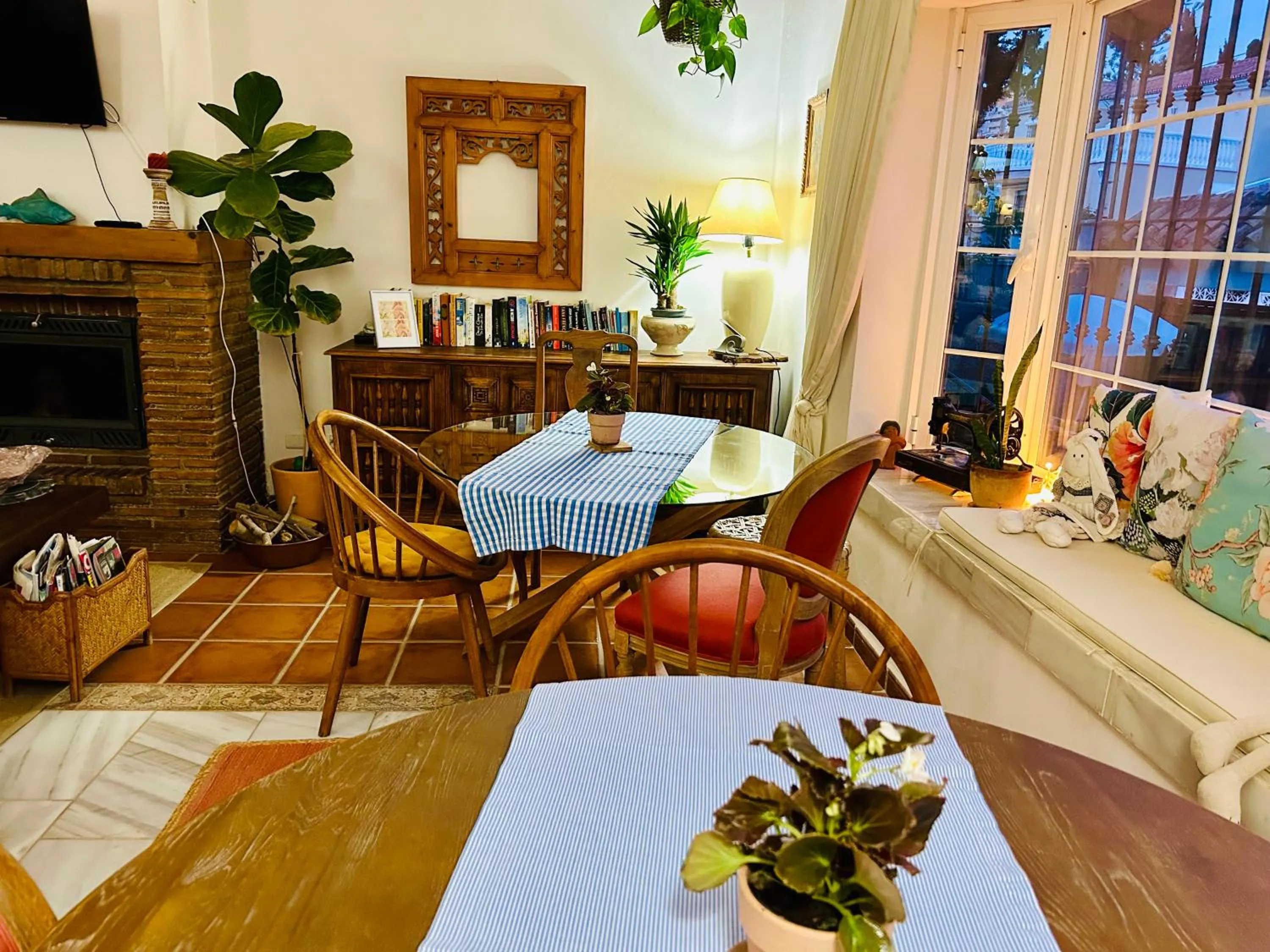 Dining area in At Home in Malaga Stay & Solo Travellers