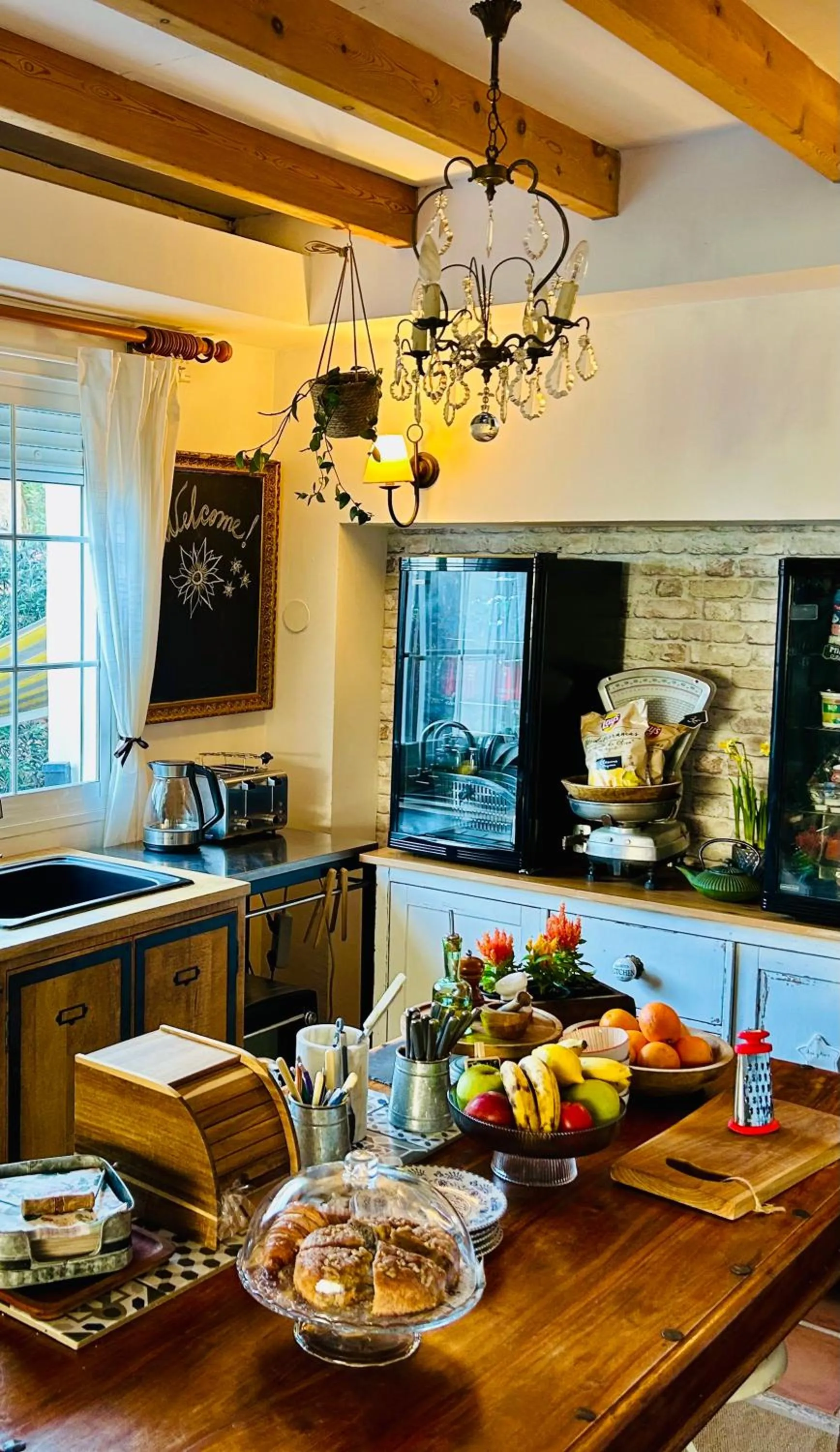 Kitchen or kitchenette in At Home in Malaga Stay & Solo Travellers