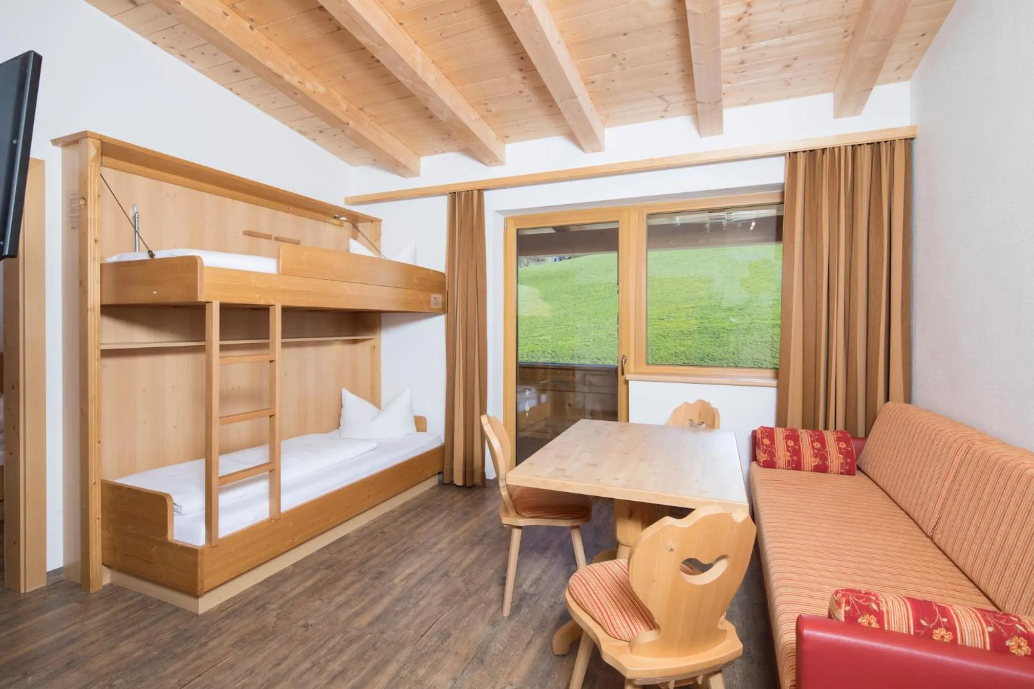 Photo of the whole room, Bed in Hotel & Alpengasthof Pinzgerhof