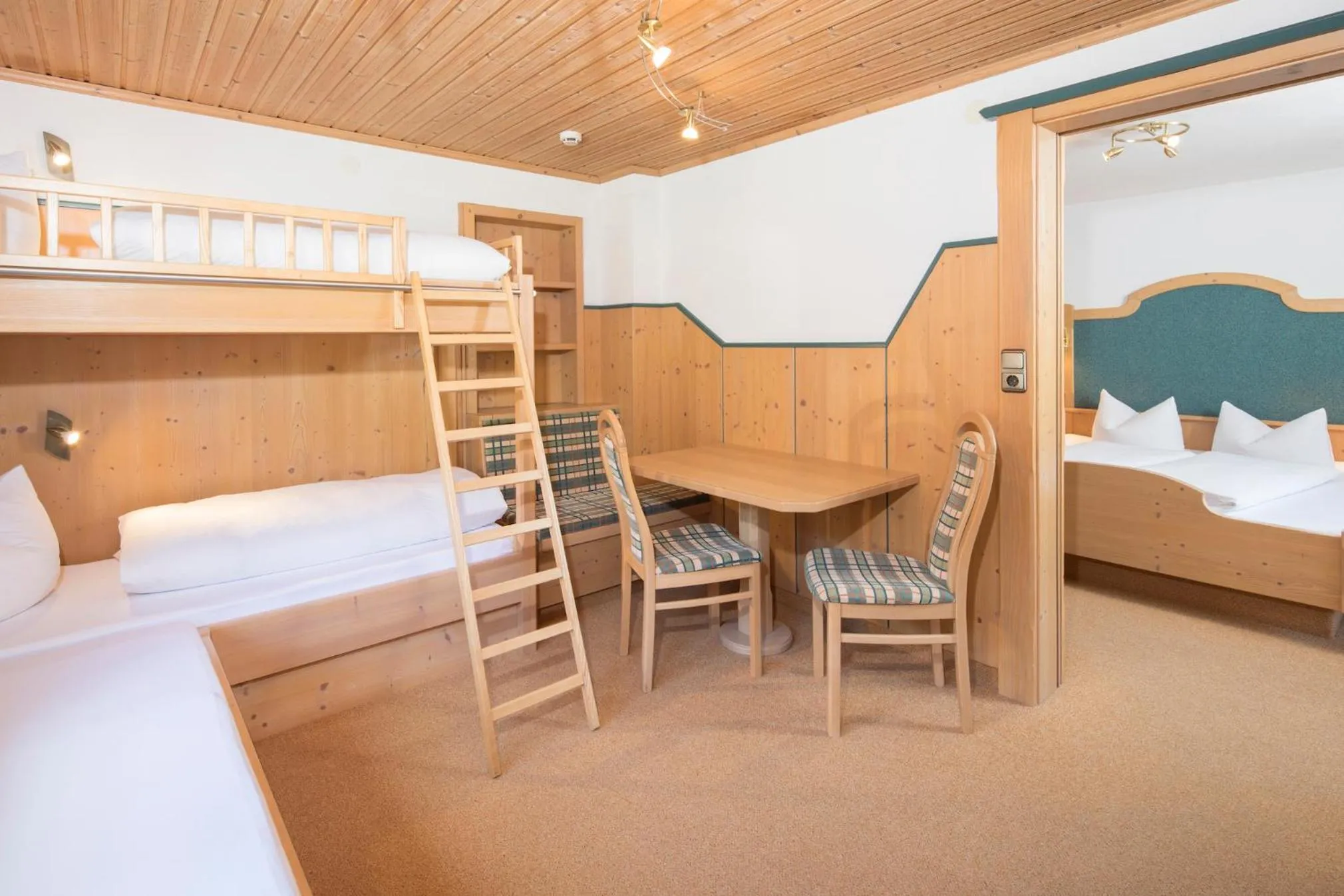 Photo of the whole room, Bed in Hotel & Alpengasthof Pinzgerhof