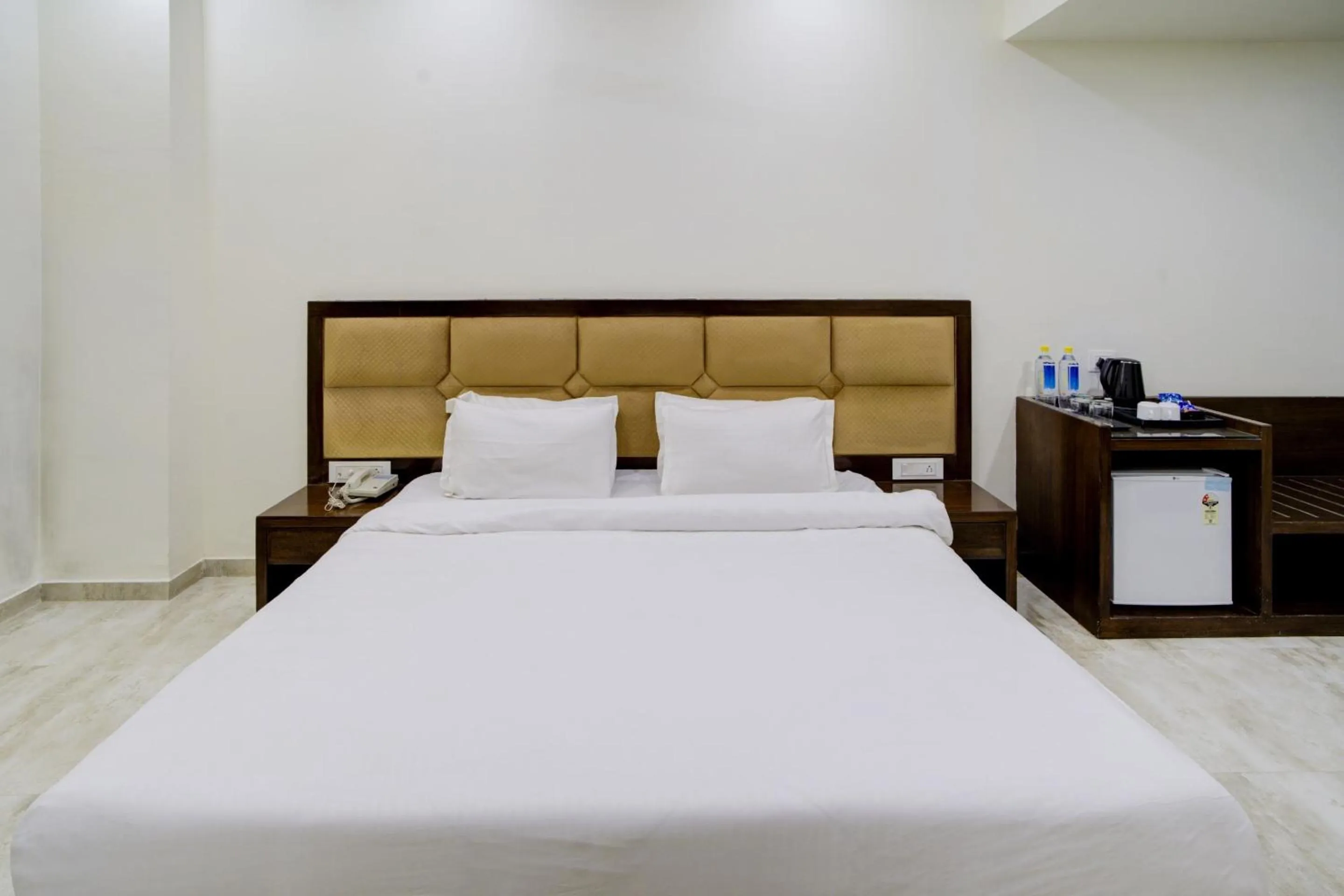 Bedroom, Bed in Palette - Madhogarh