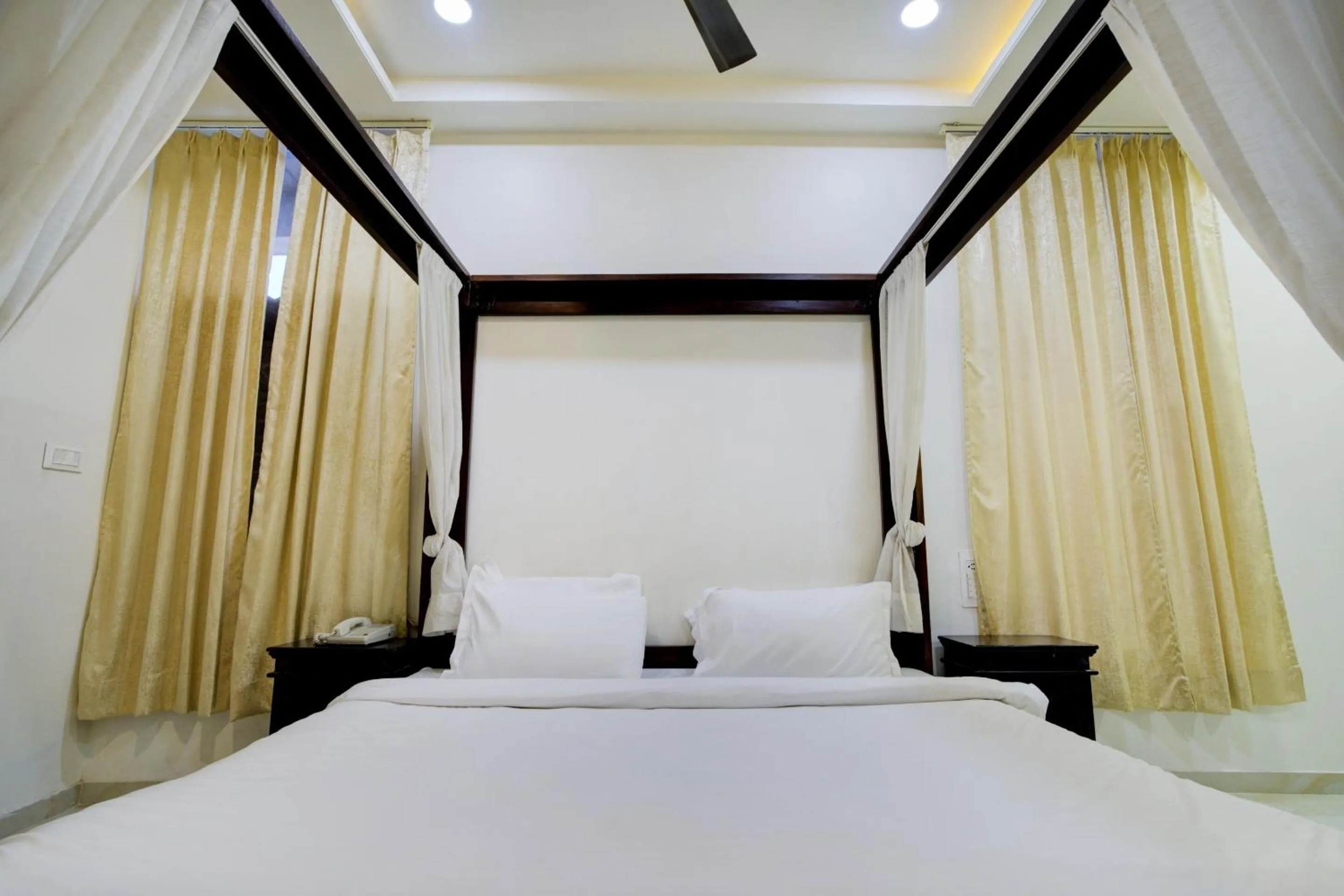 Bedroom, Bed in Palette - Madhogarh