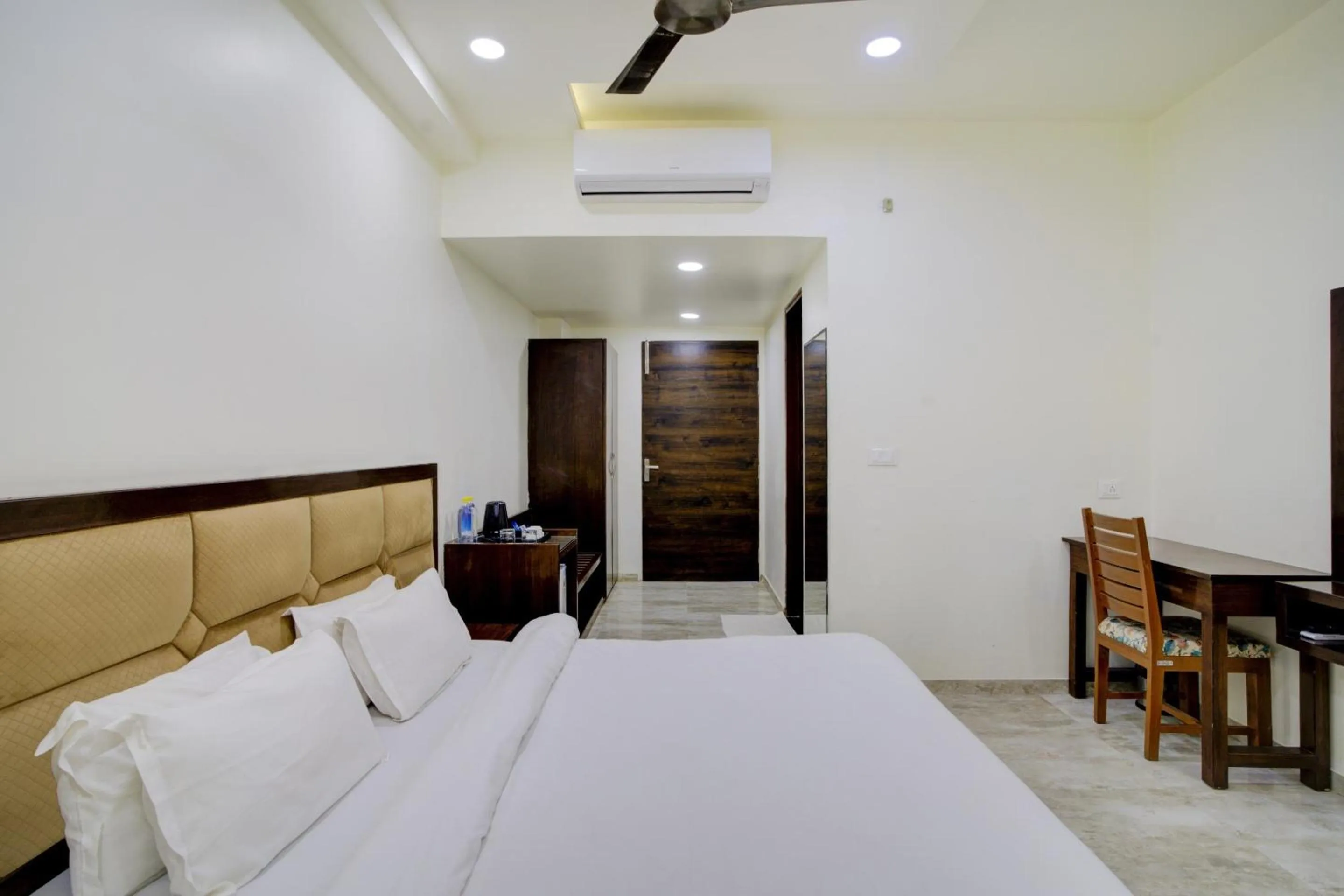 Bedroom, Bed in Palette - Madhogarh