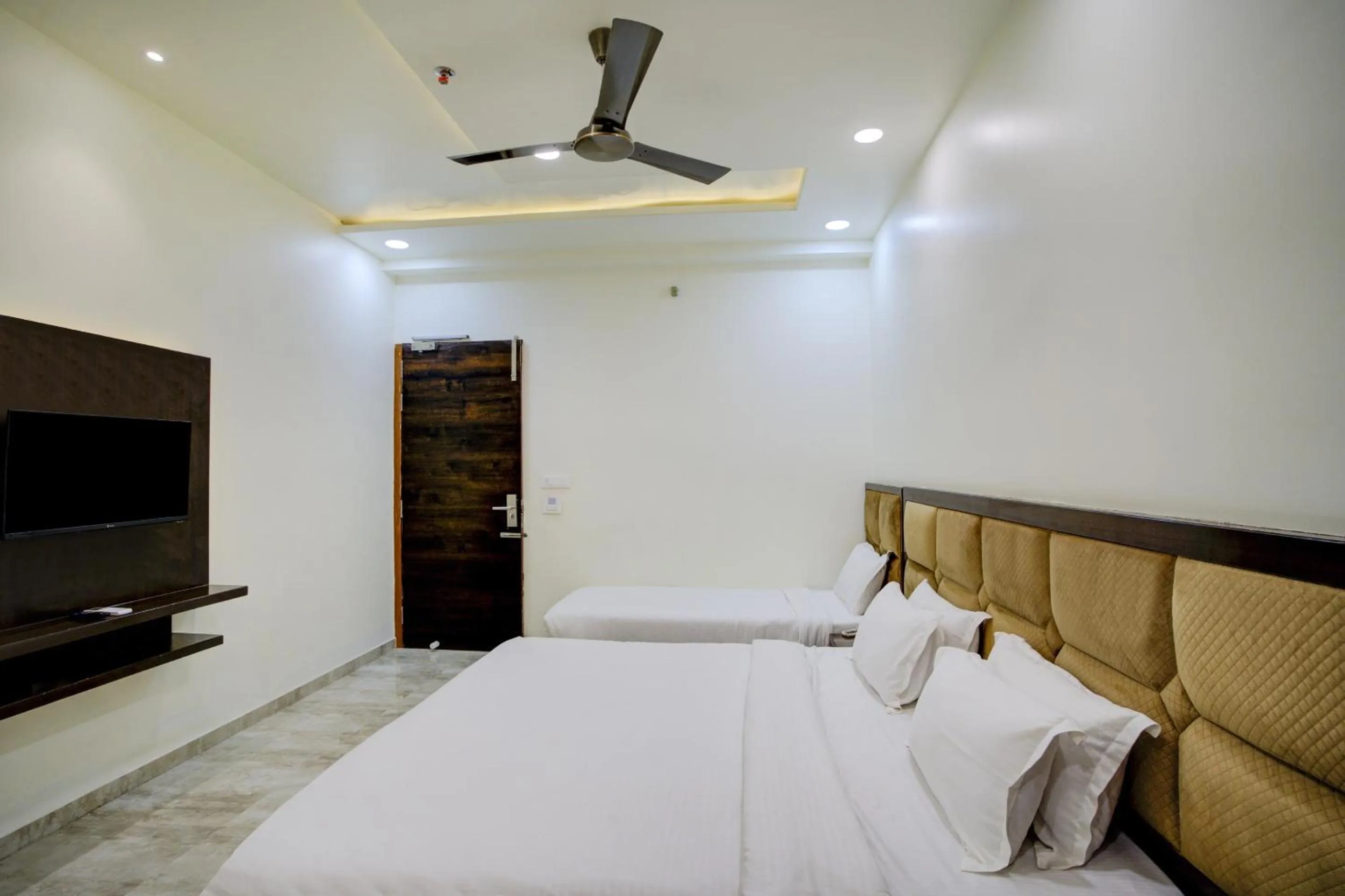 Bedroom, Bed in Palette - Madhogarh