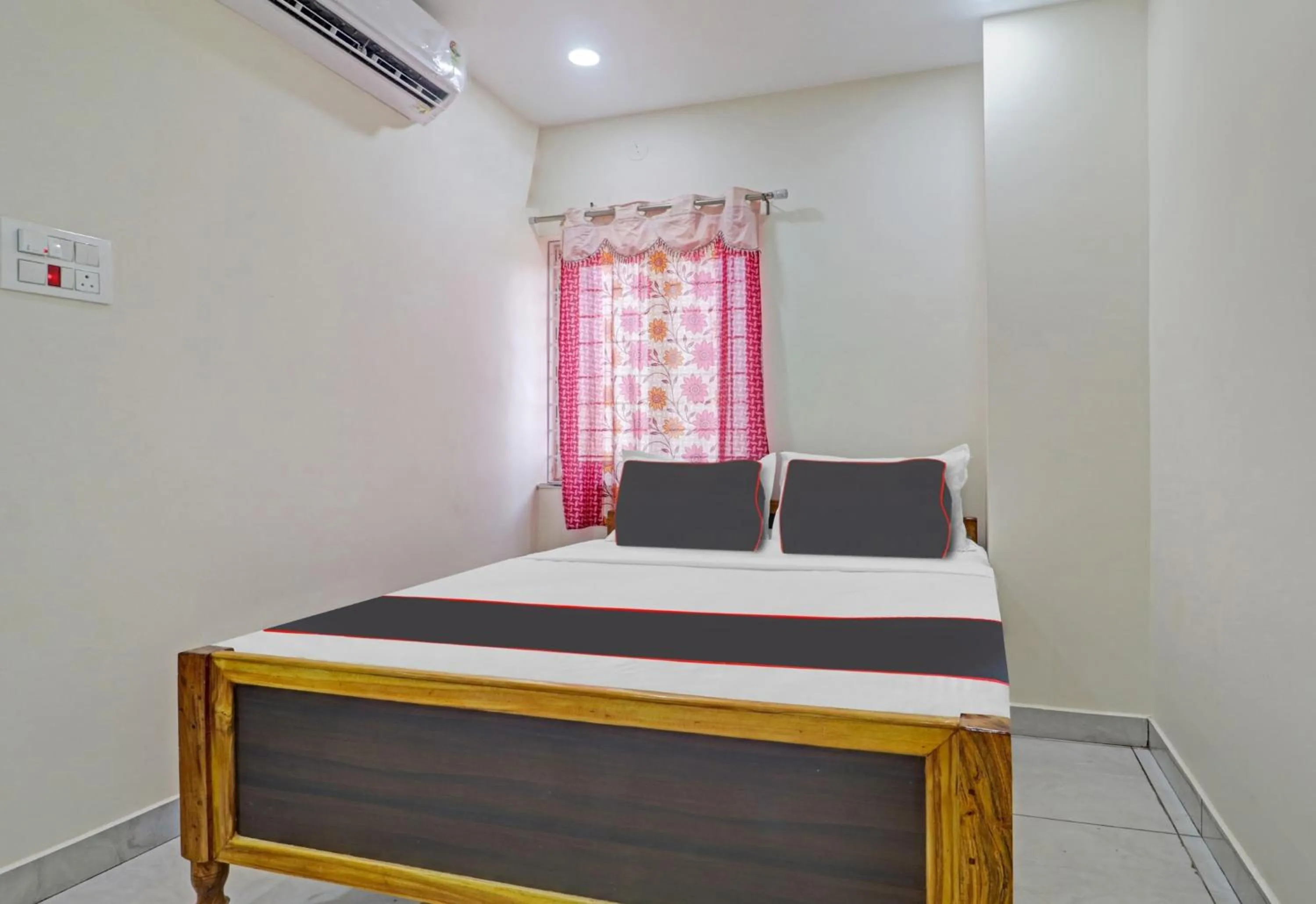 Bedroom, Bed in Collection O SV Grand Patancheru