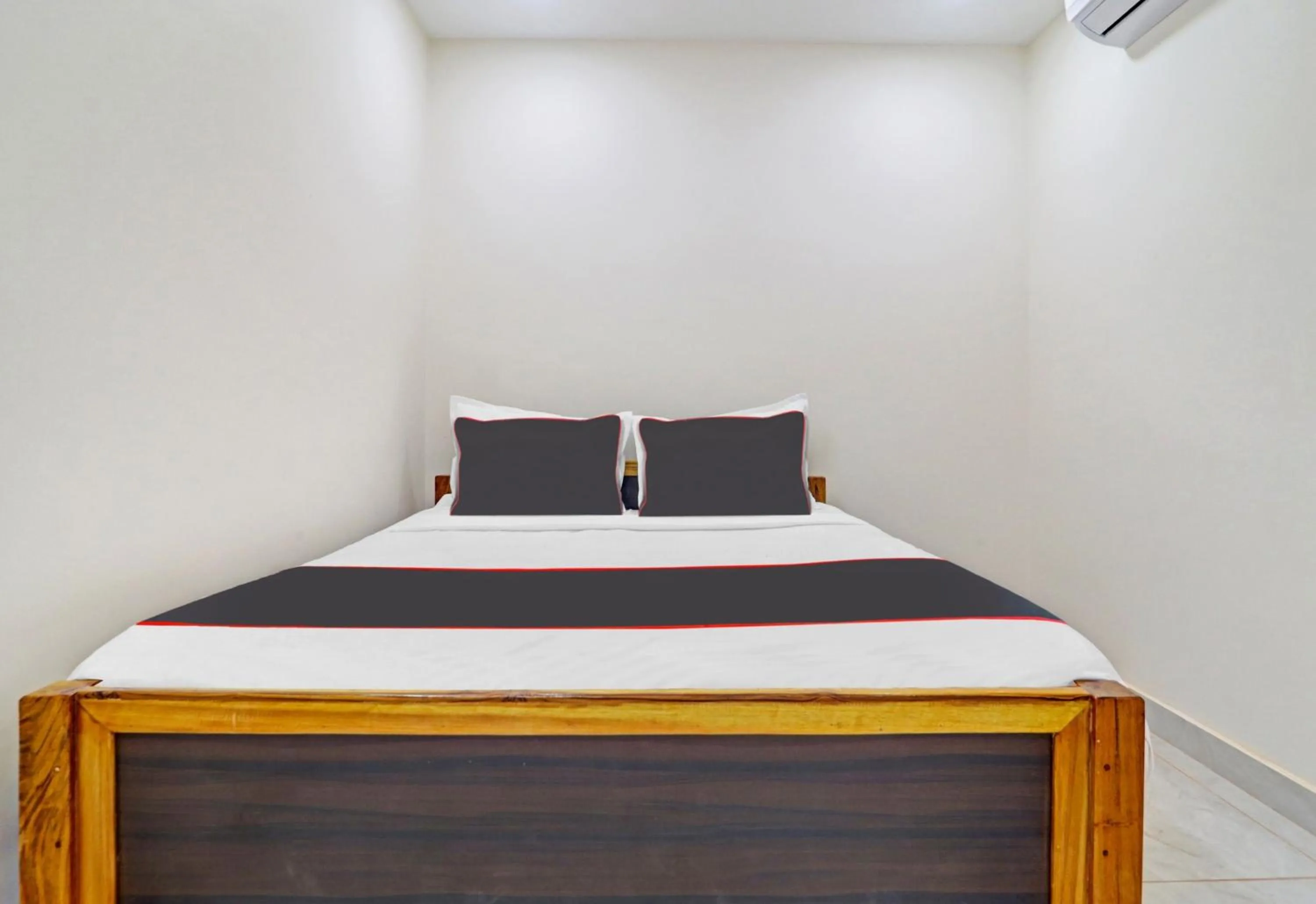 Bedroom, Bed in Collection O SV Grand Patancheru