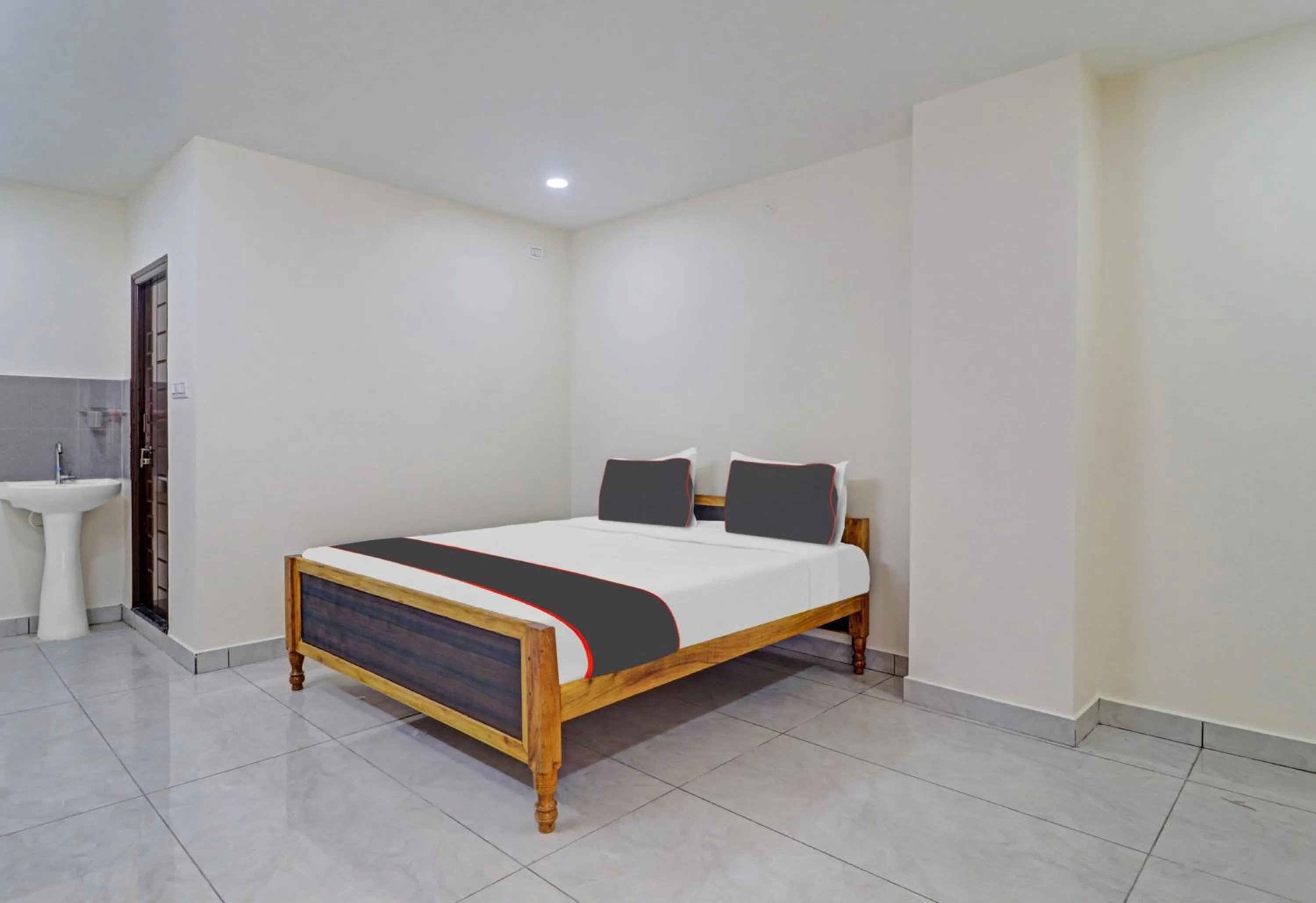 Bedroom, Bed in Collection O SV Grand Patancheru