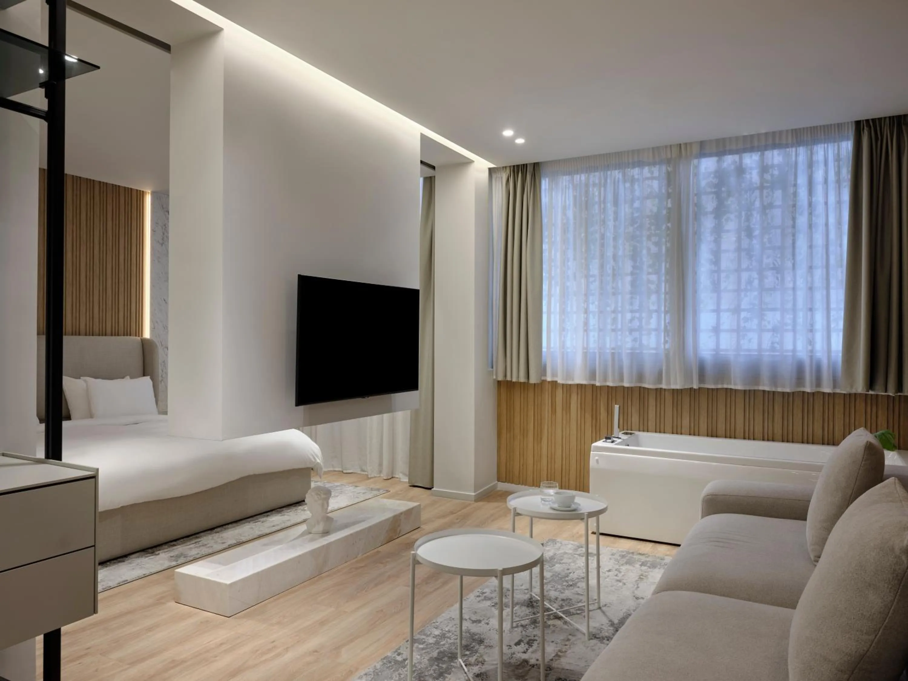 Hot Tub in Nur Aparthotel Athens