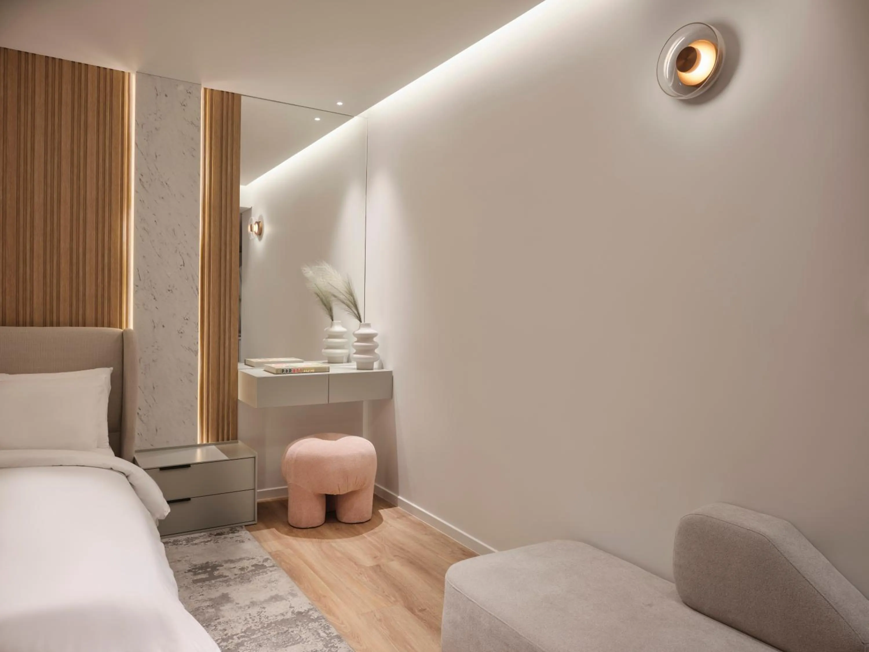 Decorative detail, Bed in Nur Aparthotel Athens